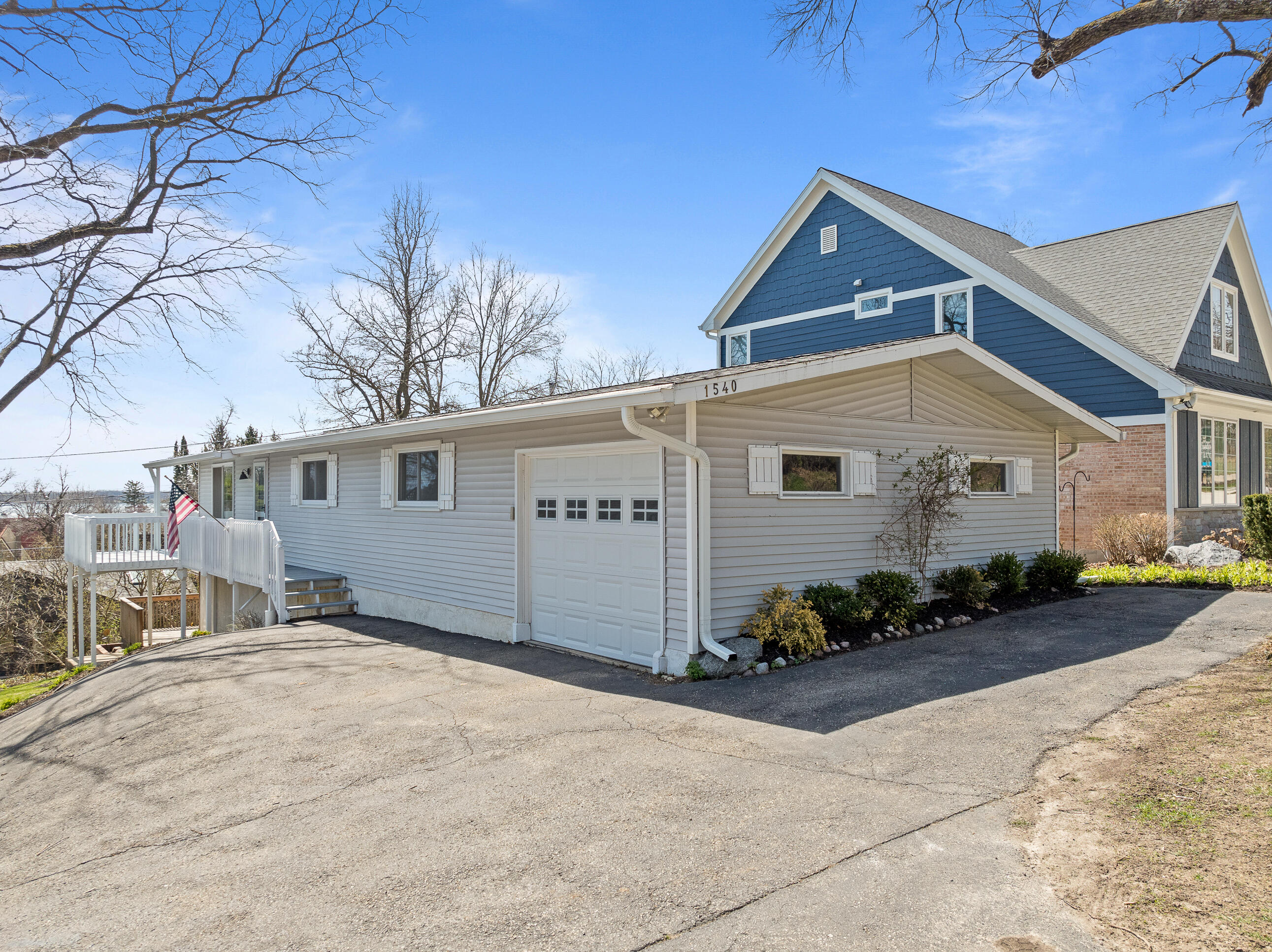 1540 W Main St
