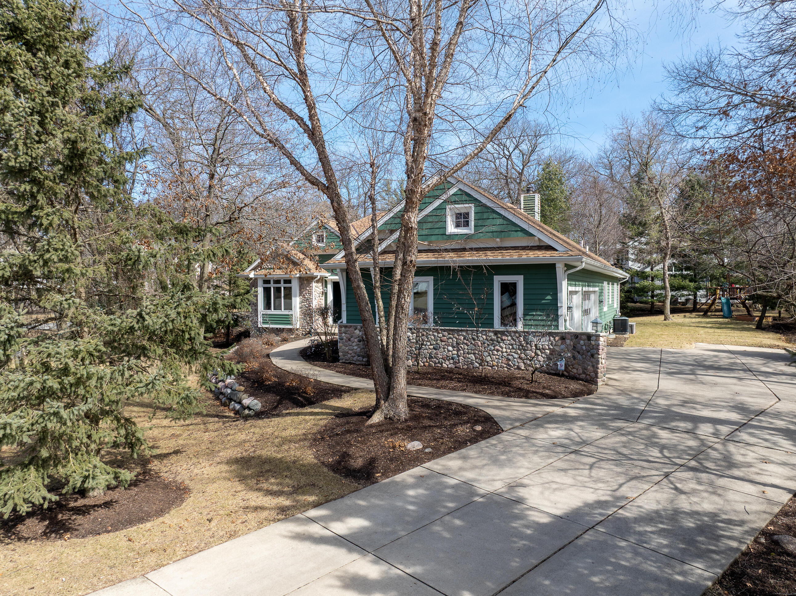 1019 Tarrant Dr
