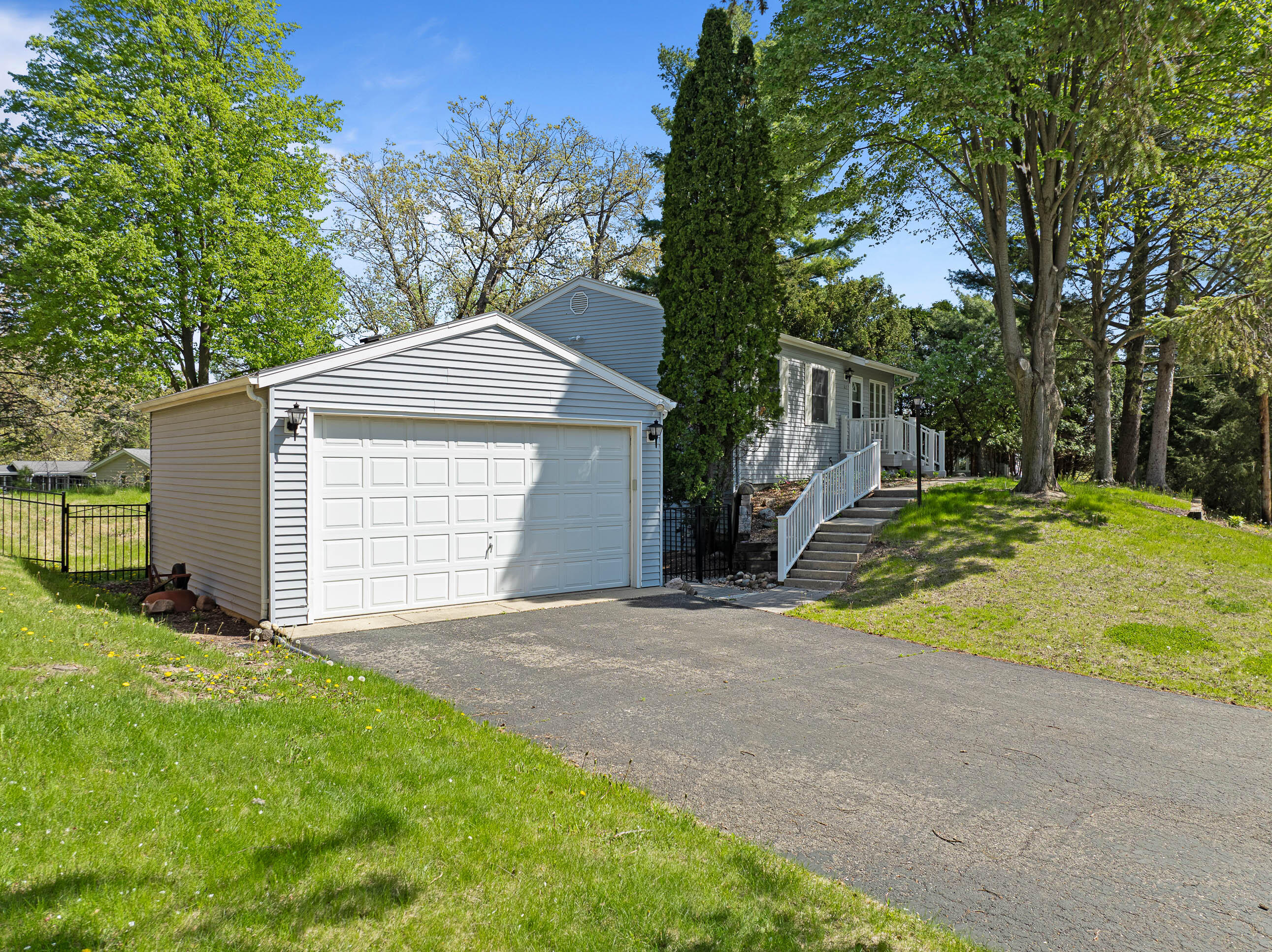 438 Sylvan Dr