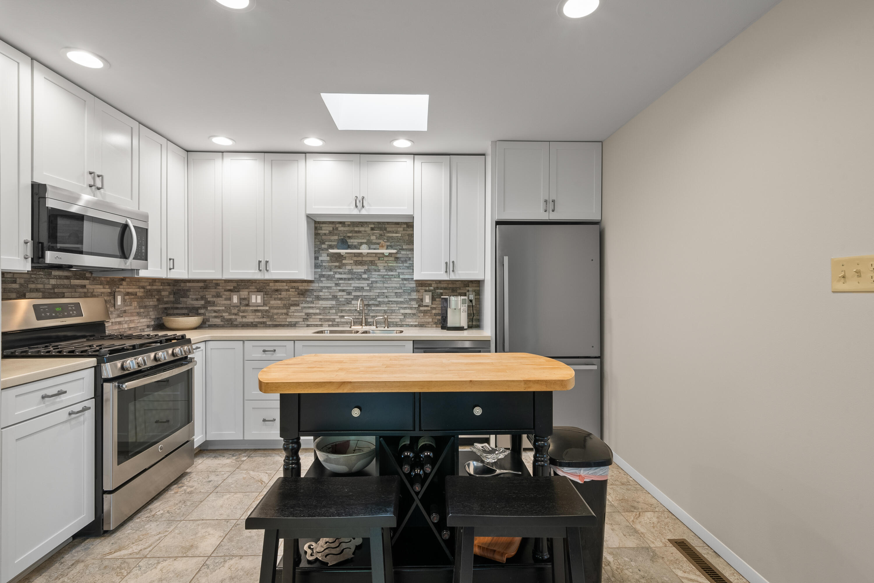 438 Sylvan Dr