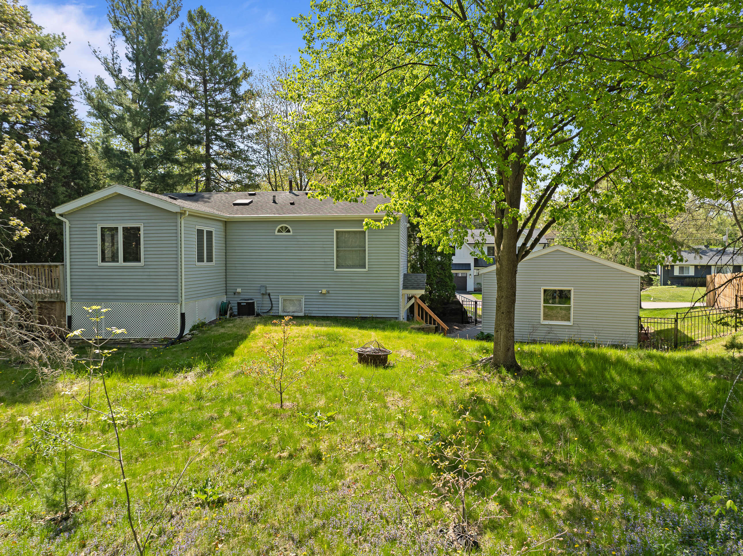 438 Sylvan Dr