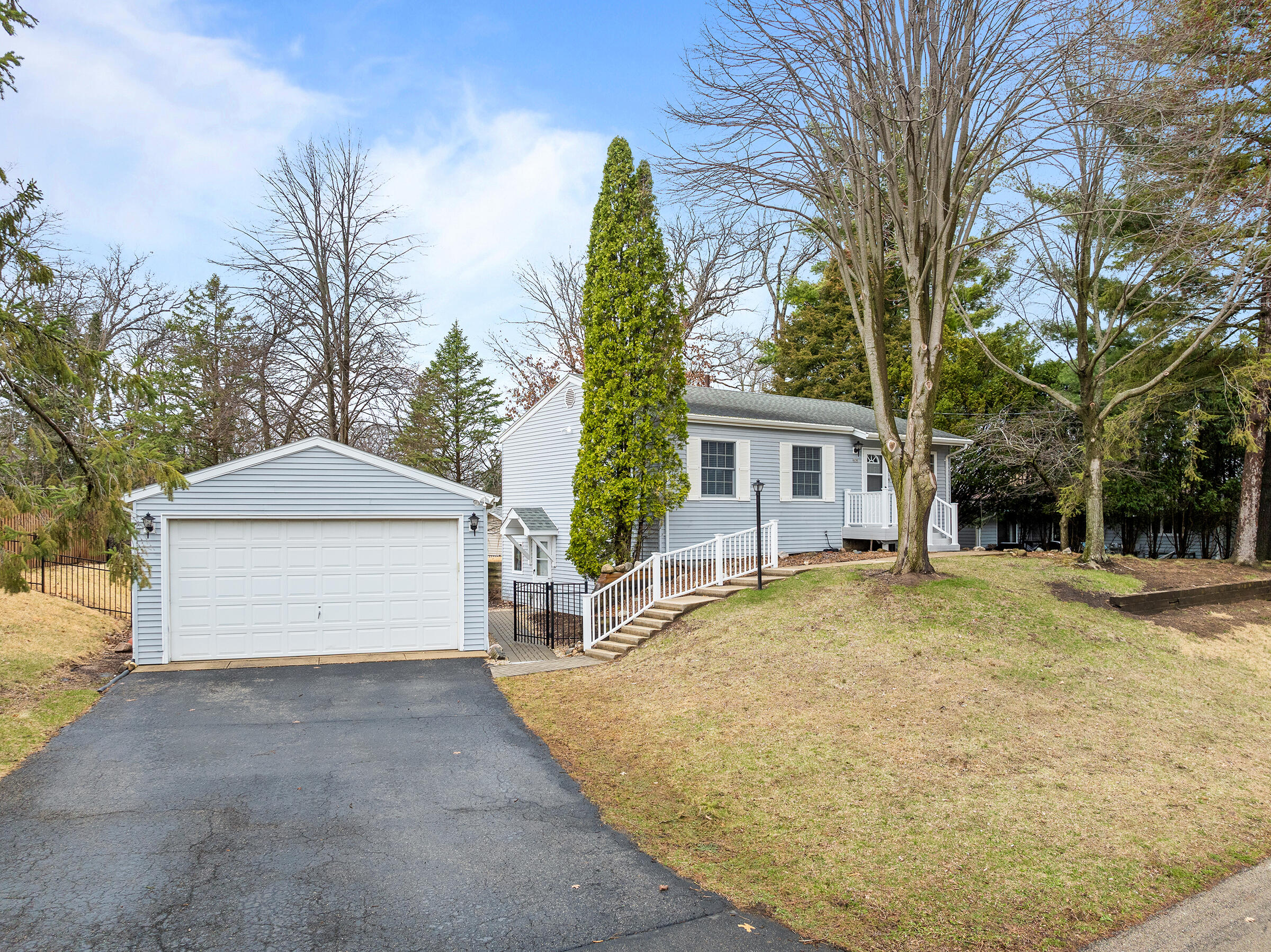 438 Sylvan Dr
