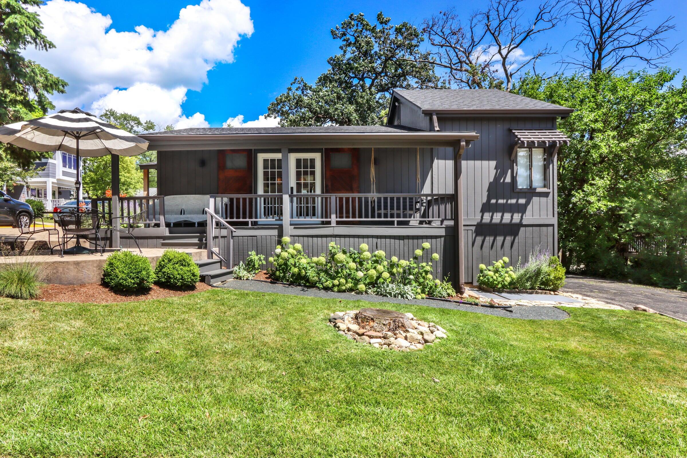 303 Bay View Ave