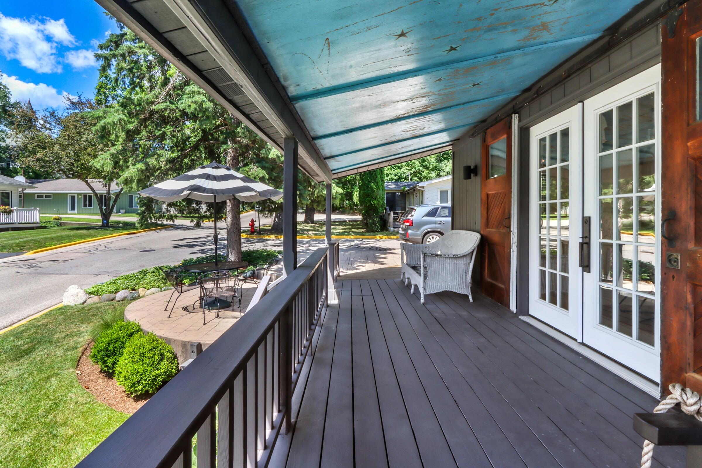 303 Bay View Ave
