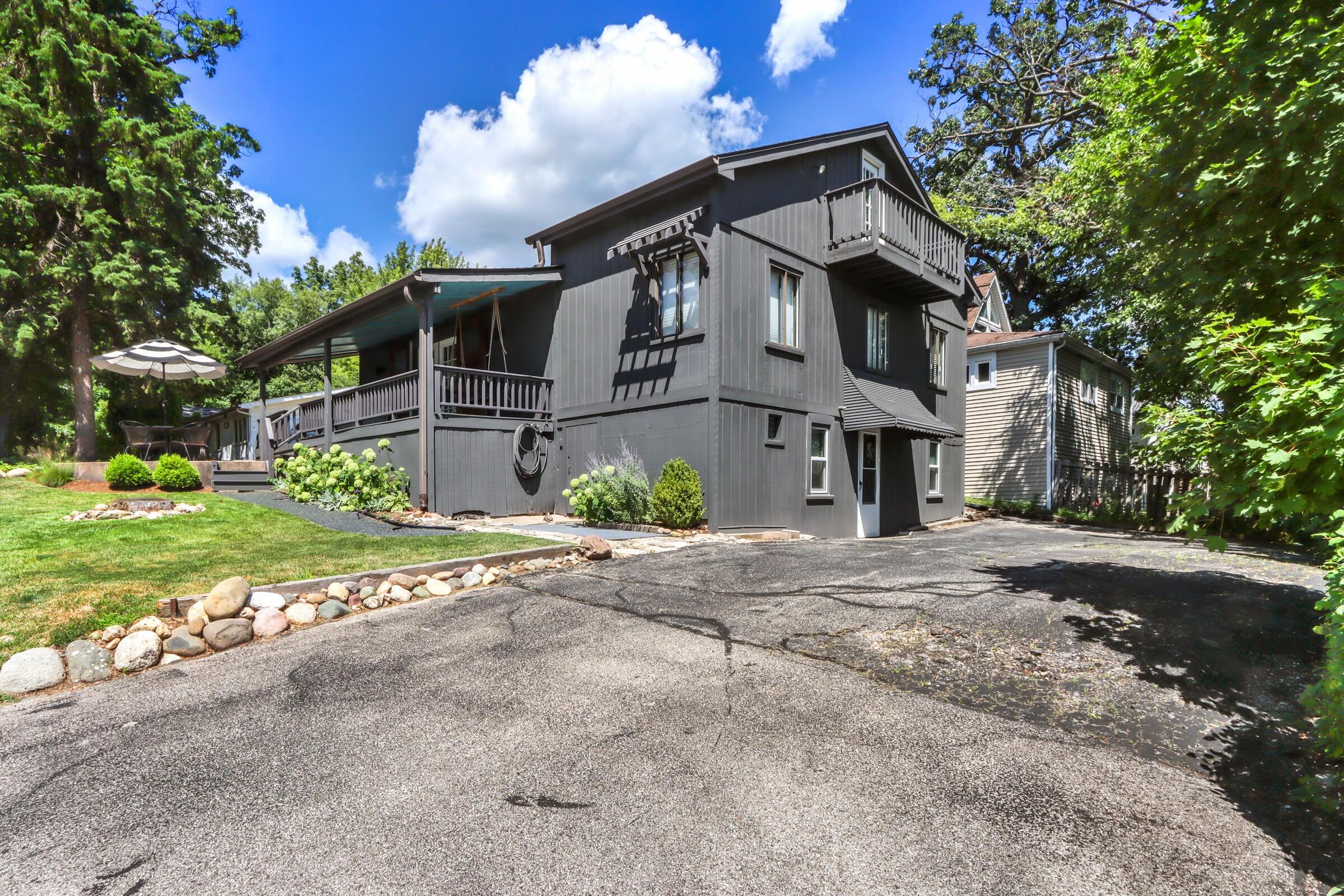 303 Bay View Ave
