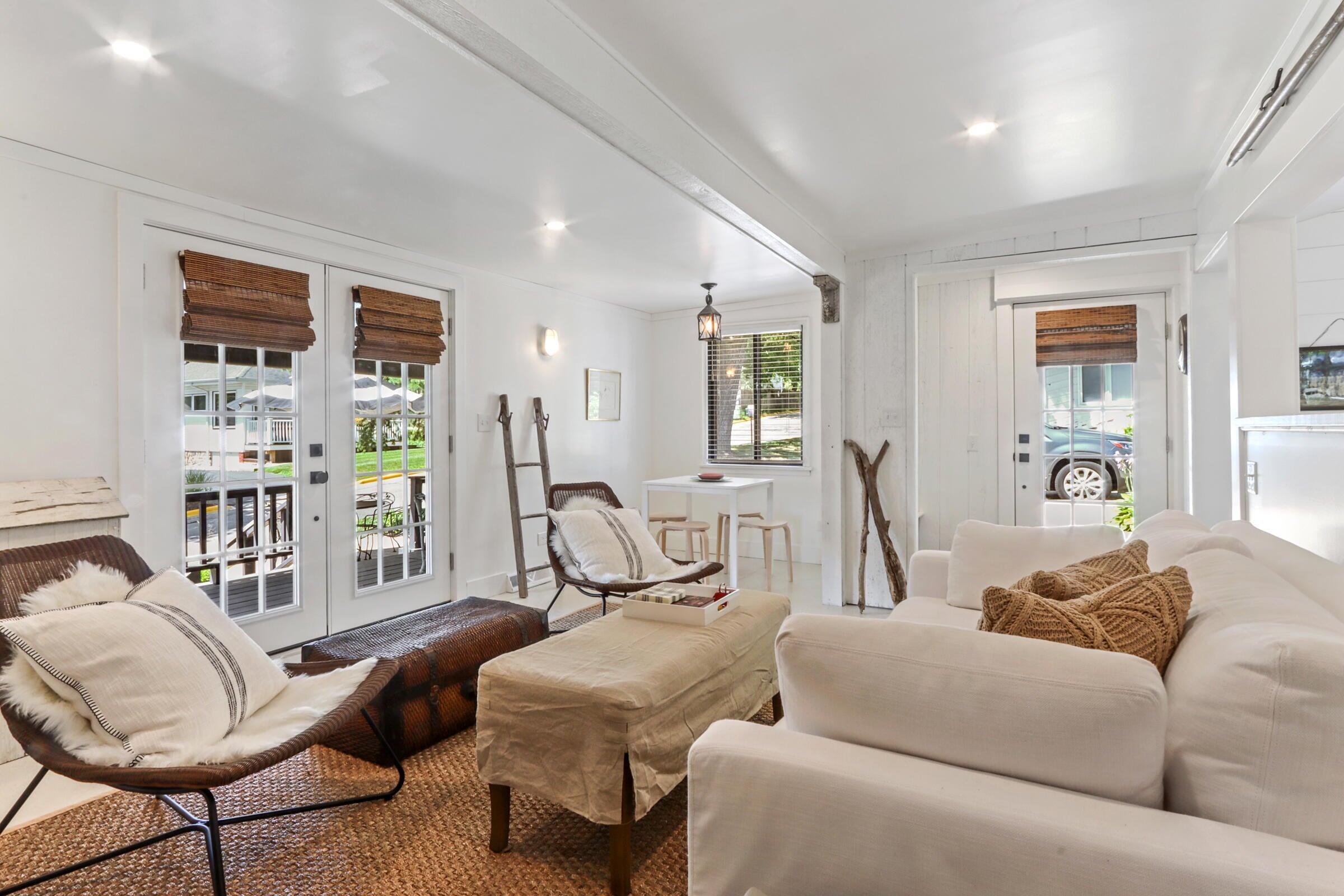 303 Bay View Ave