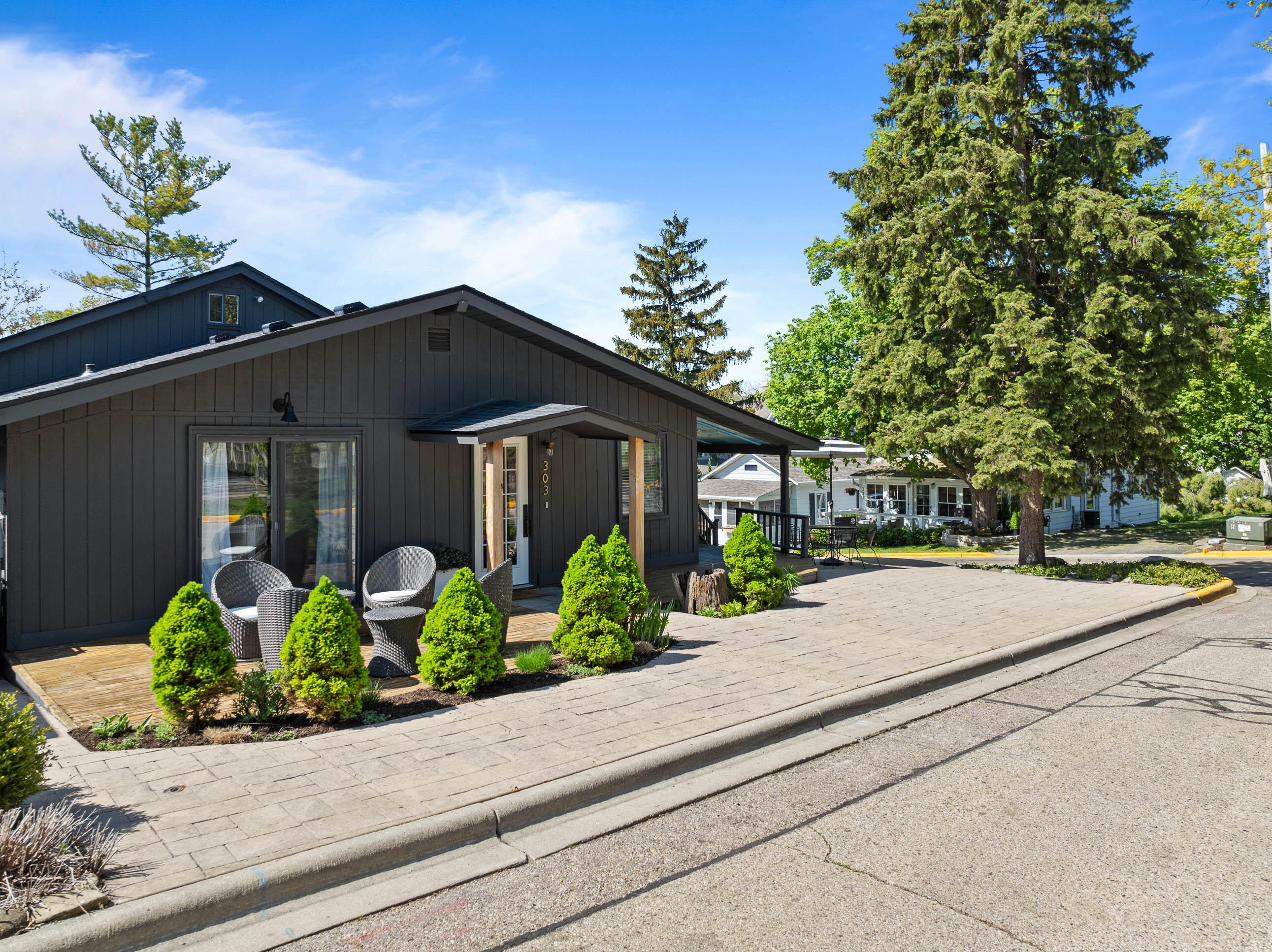 303 Bay View Ave