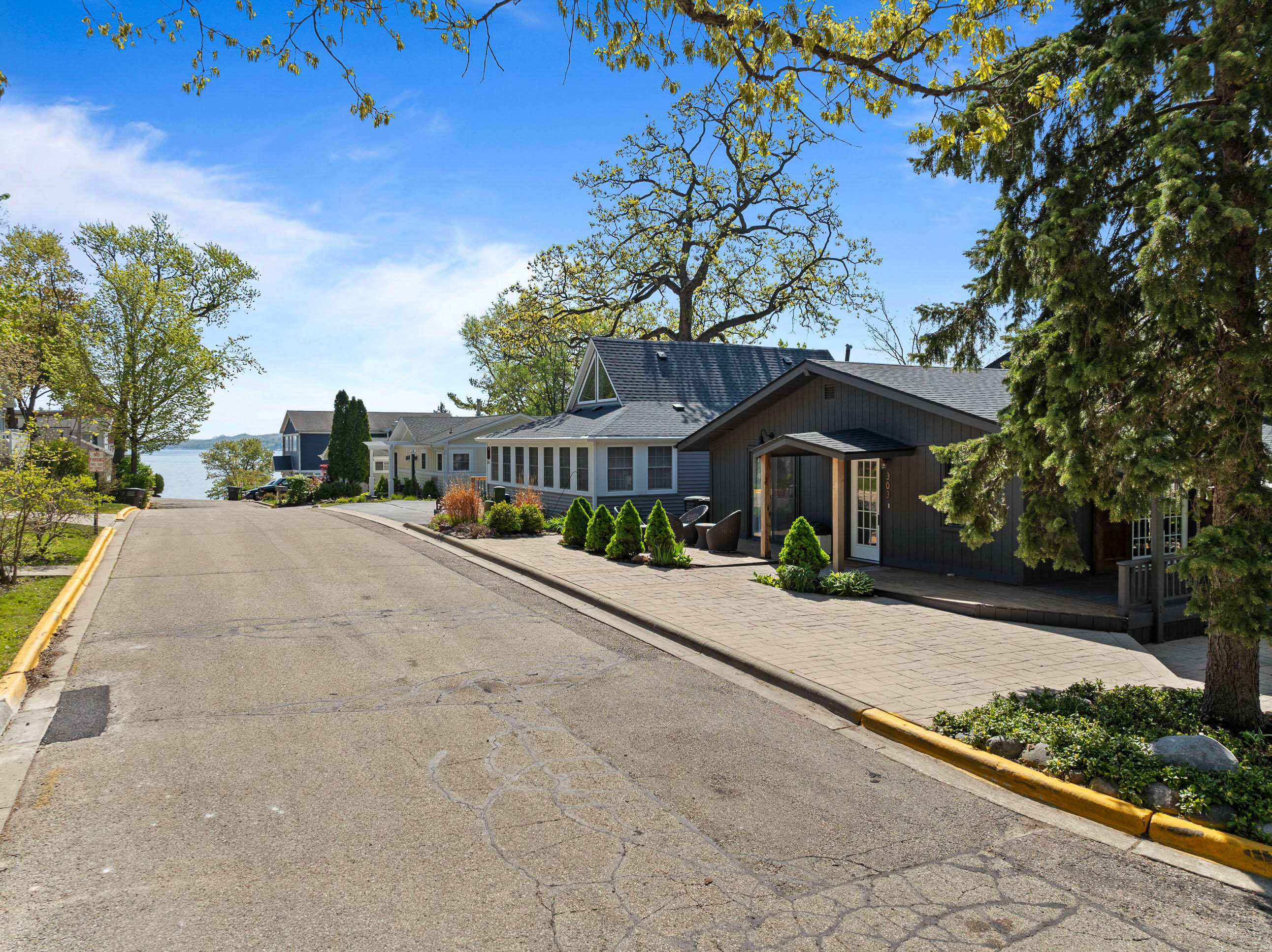 303 Bay View Ave