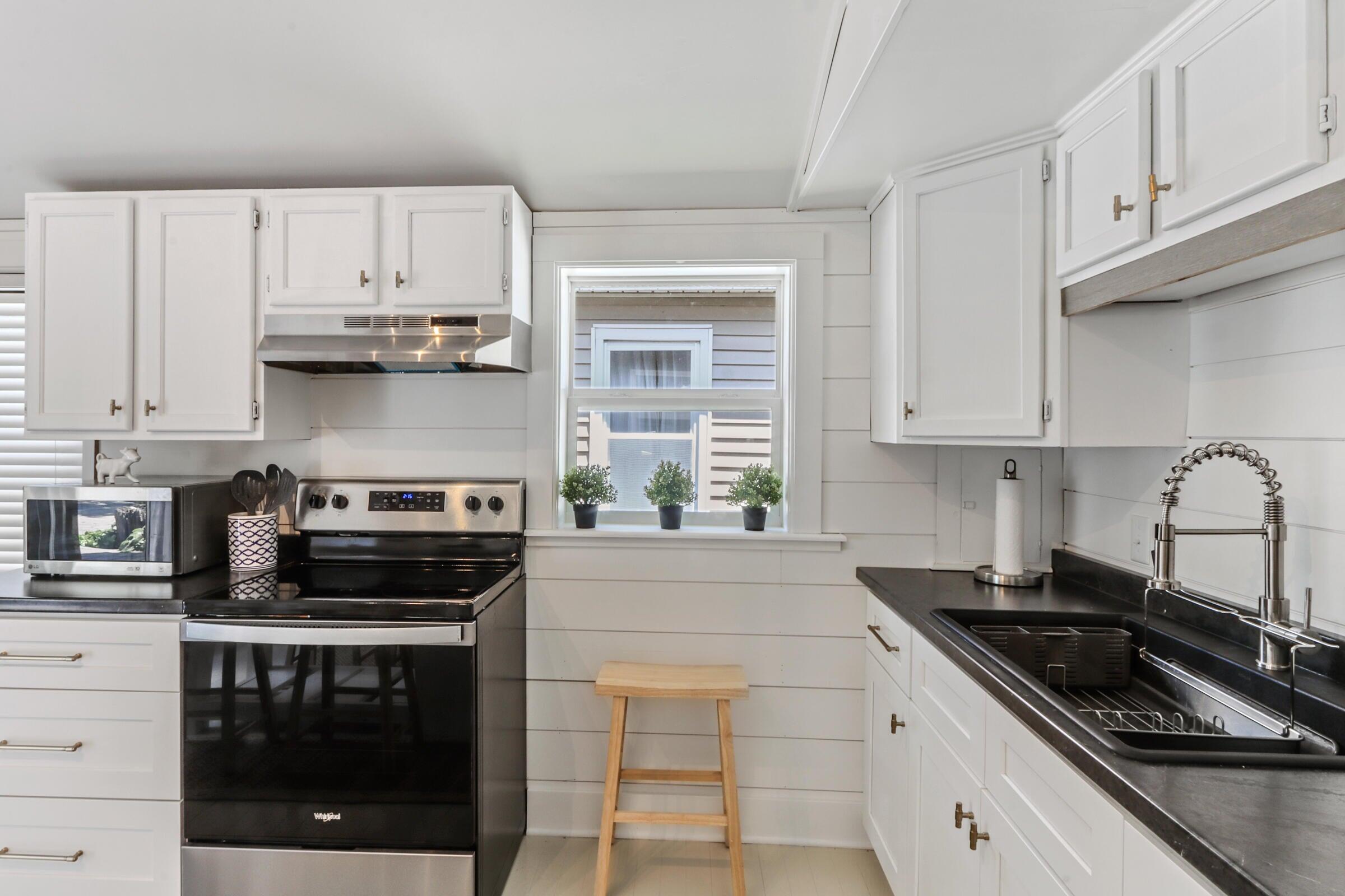 303 Bay View Ave
