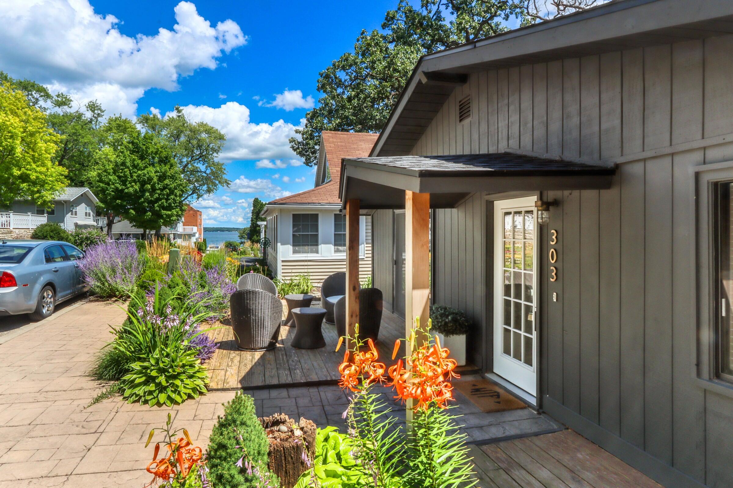 303 Bay View Ave