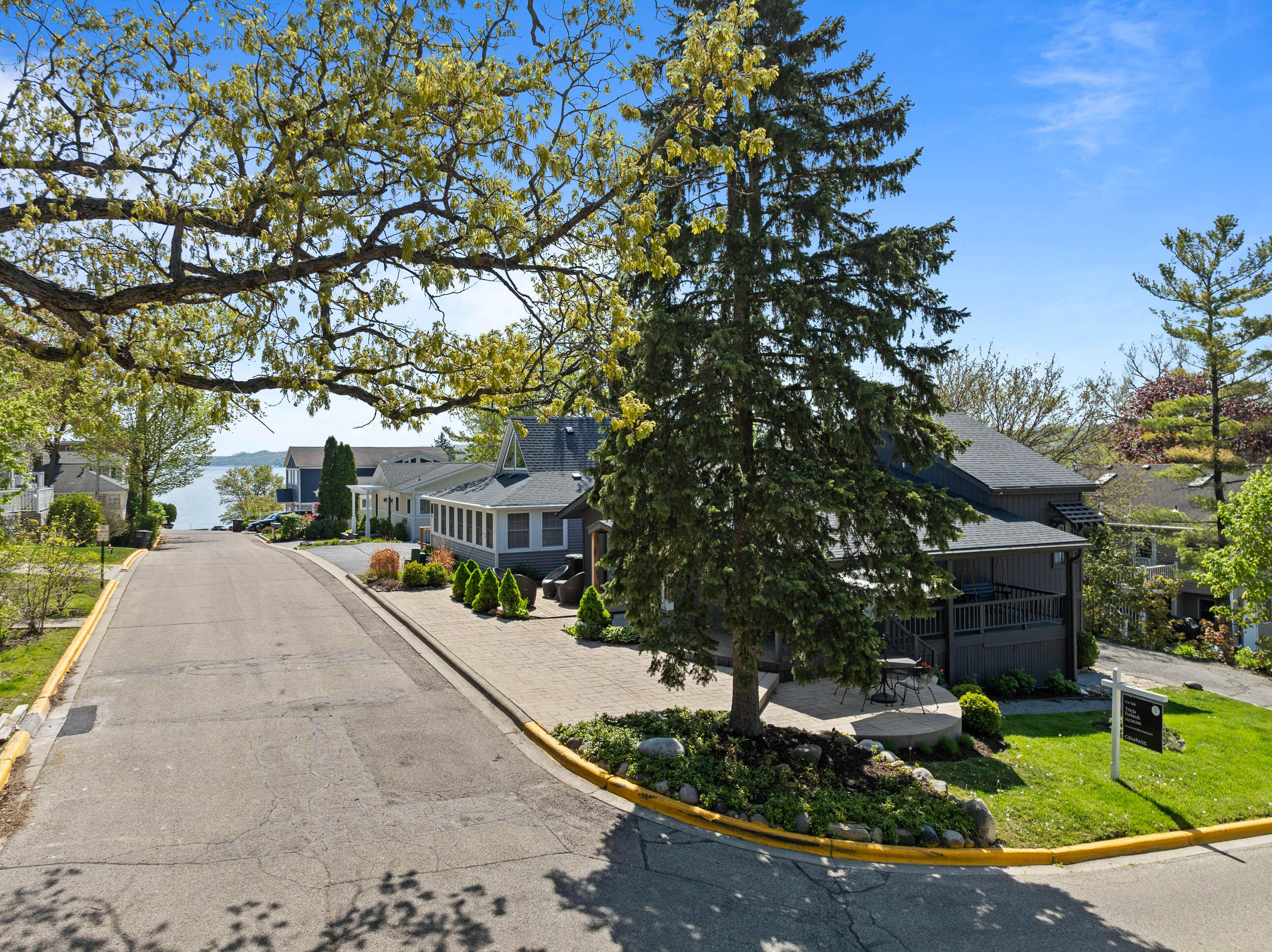 303 Bay View Ave