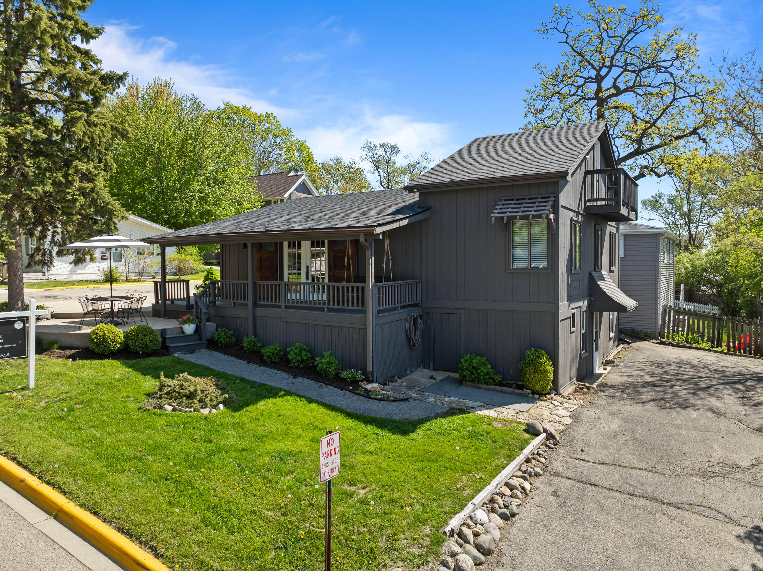 303 Bay View Ave