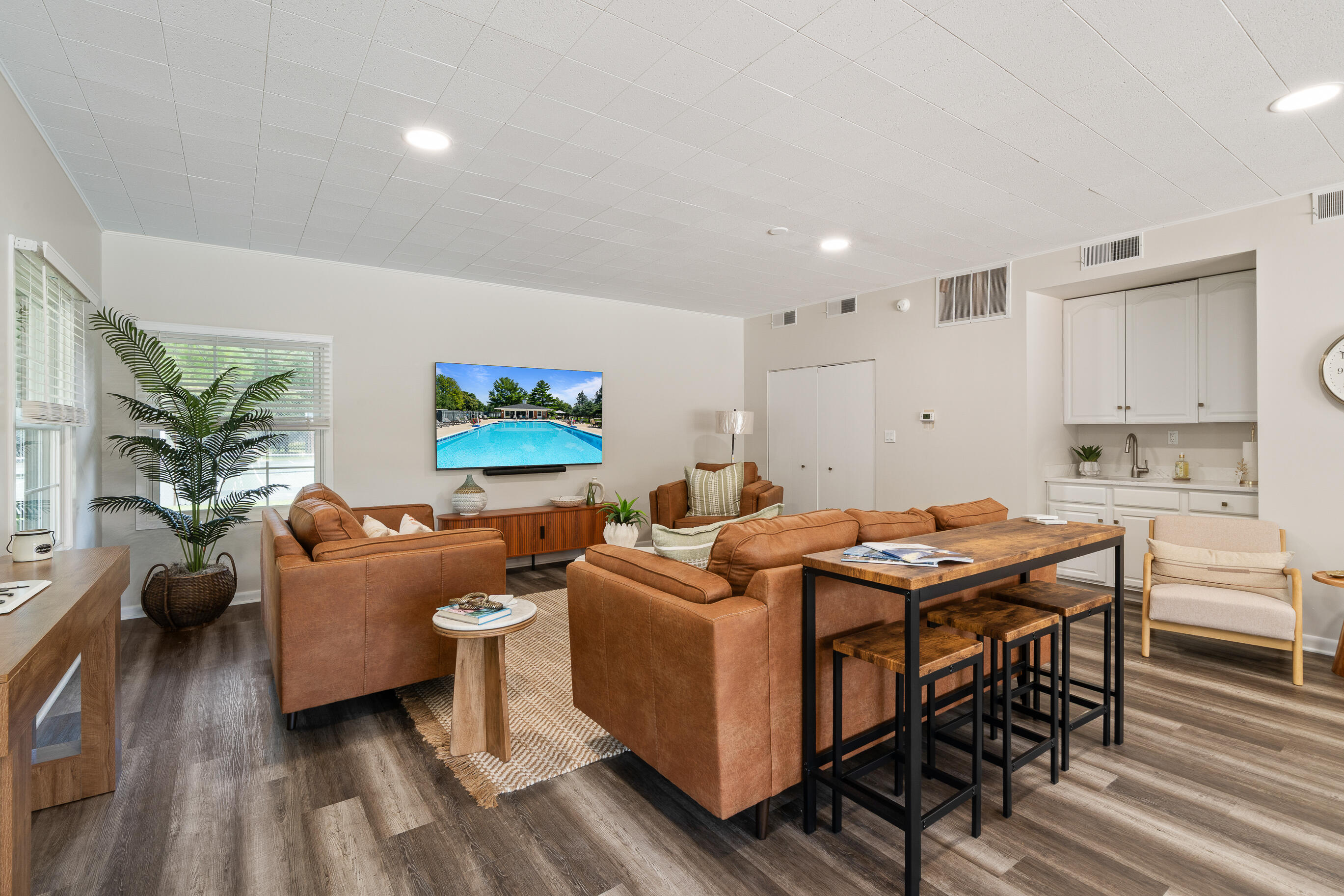 348 County Rd B -