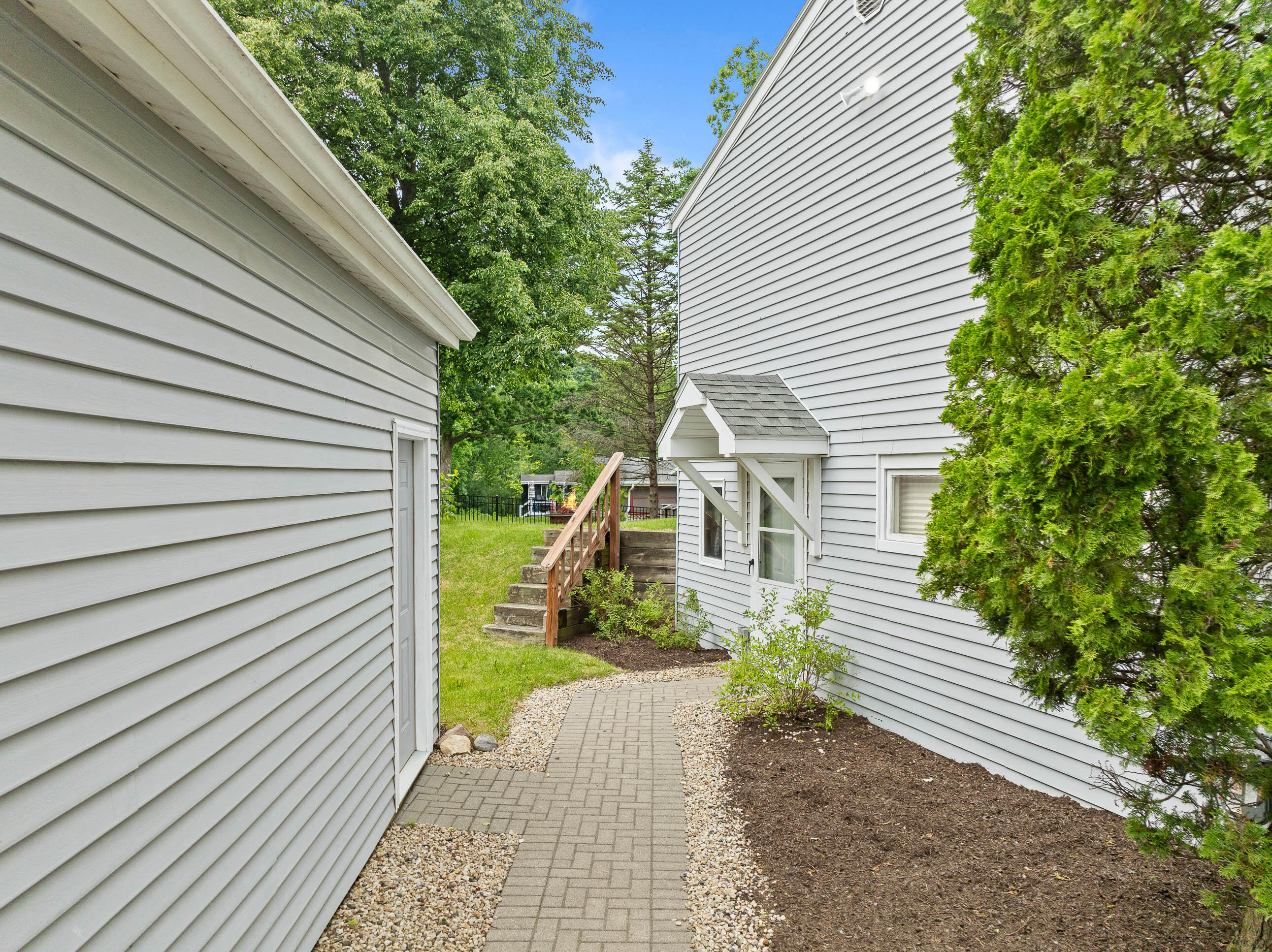 438 Sylvan Dr
