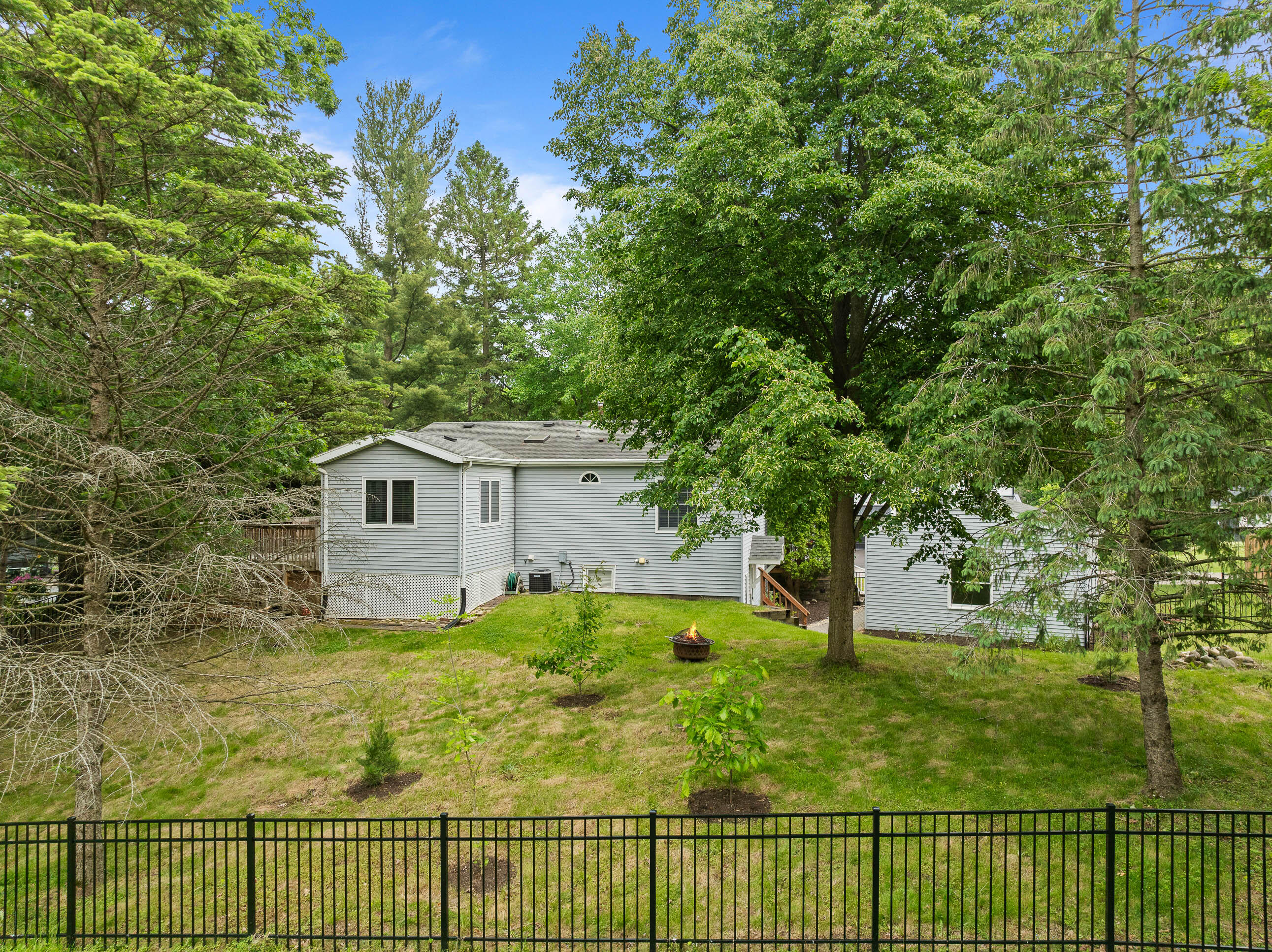 438 Sylvan Dr