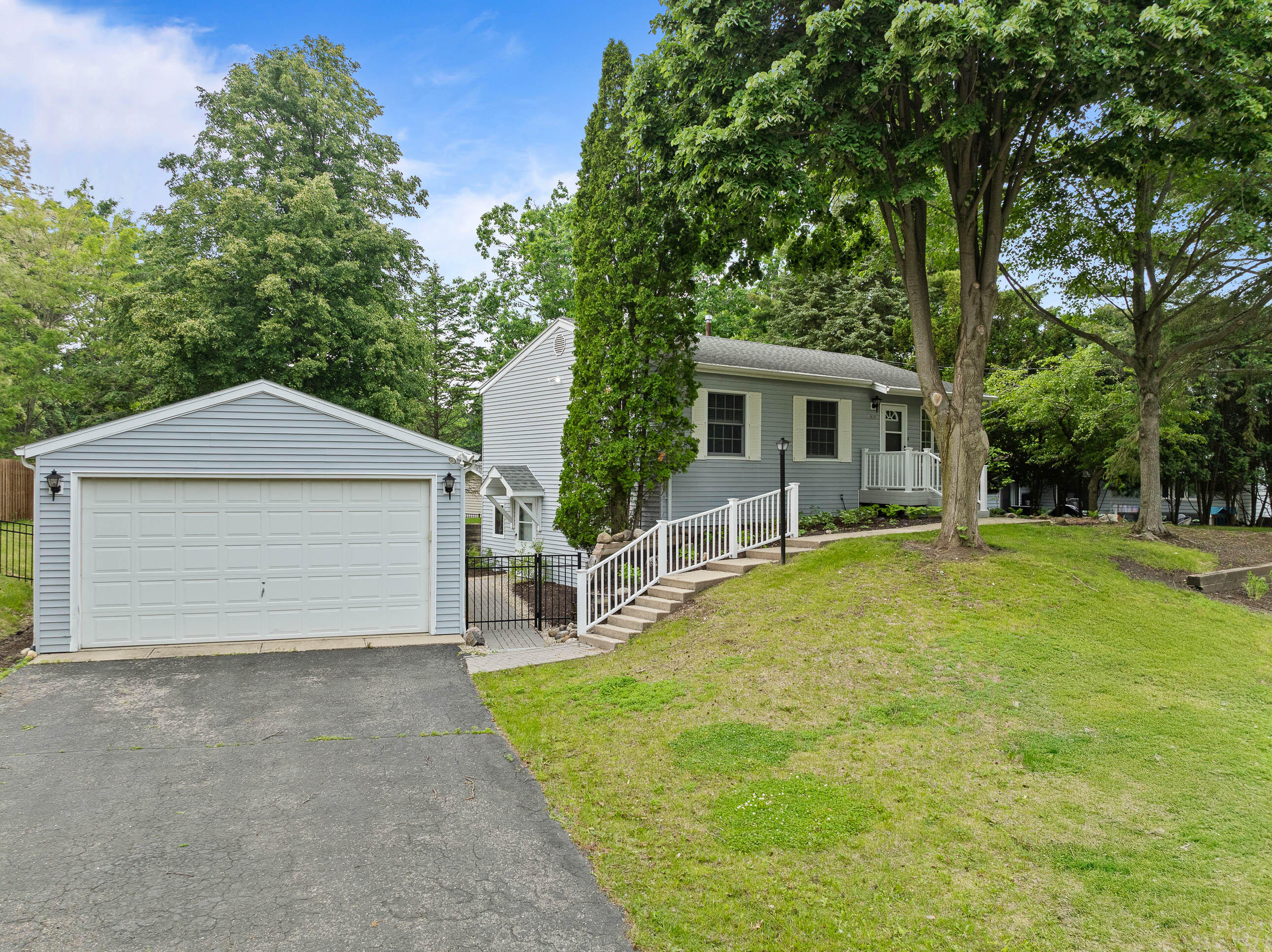 438 Sylvan Dr