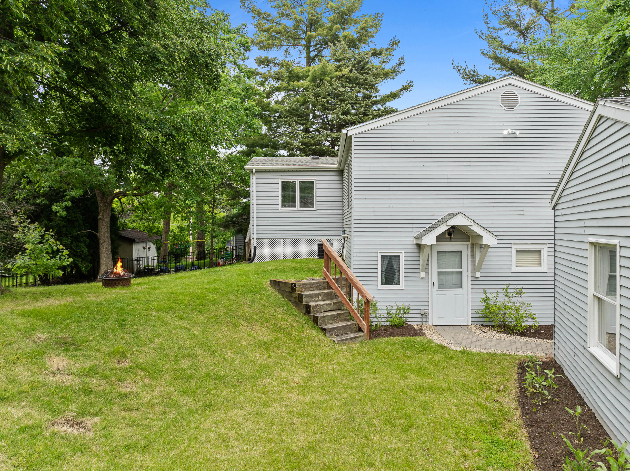 438 Sylvan Dr