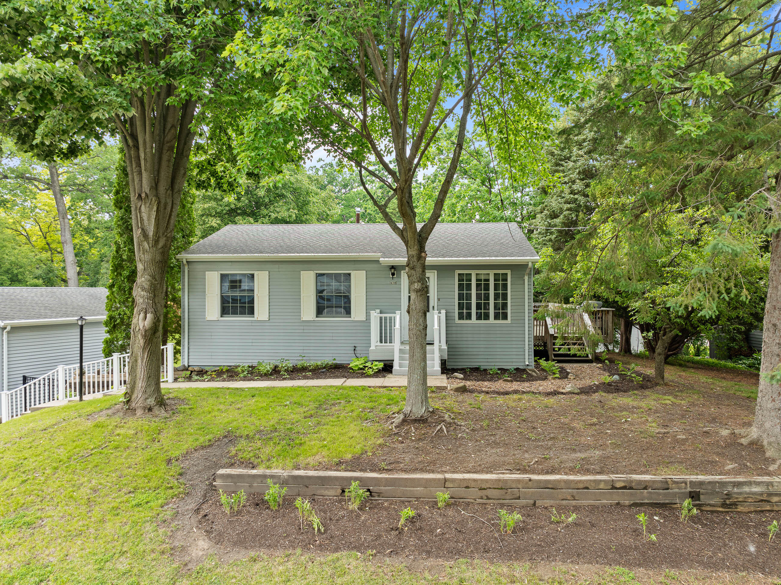 438 Sylvan Dr