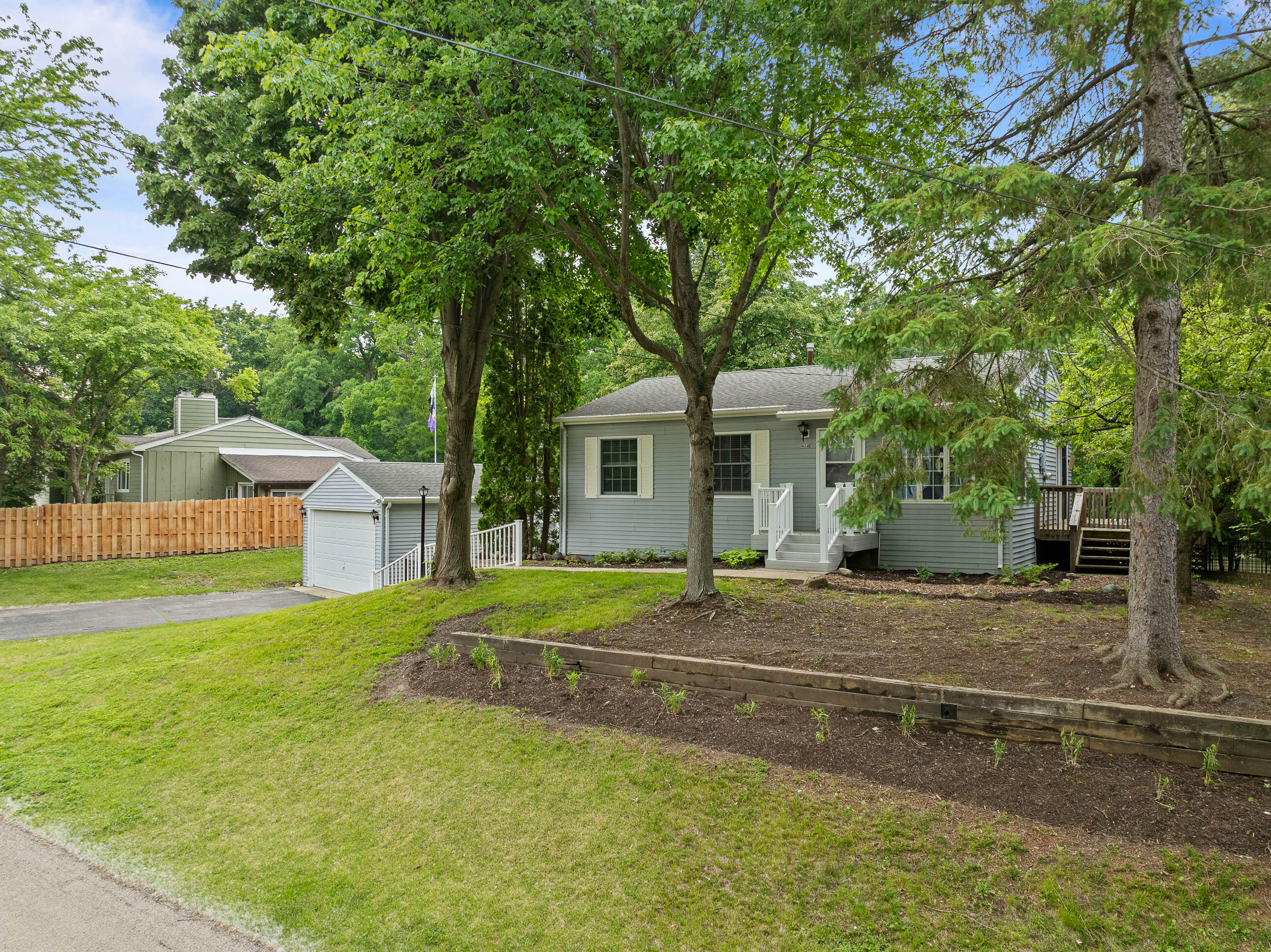 438 Sylvan Dr