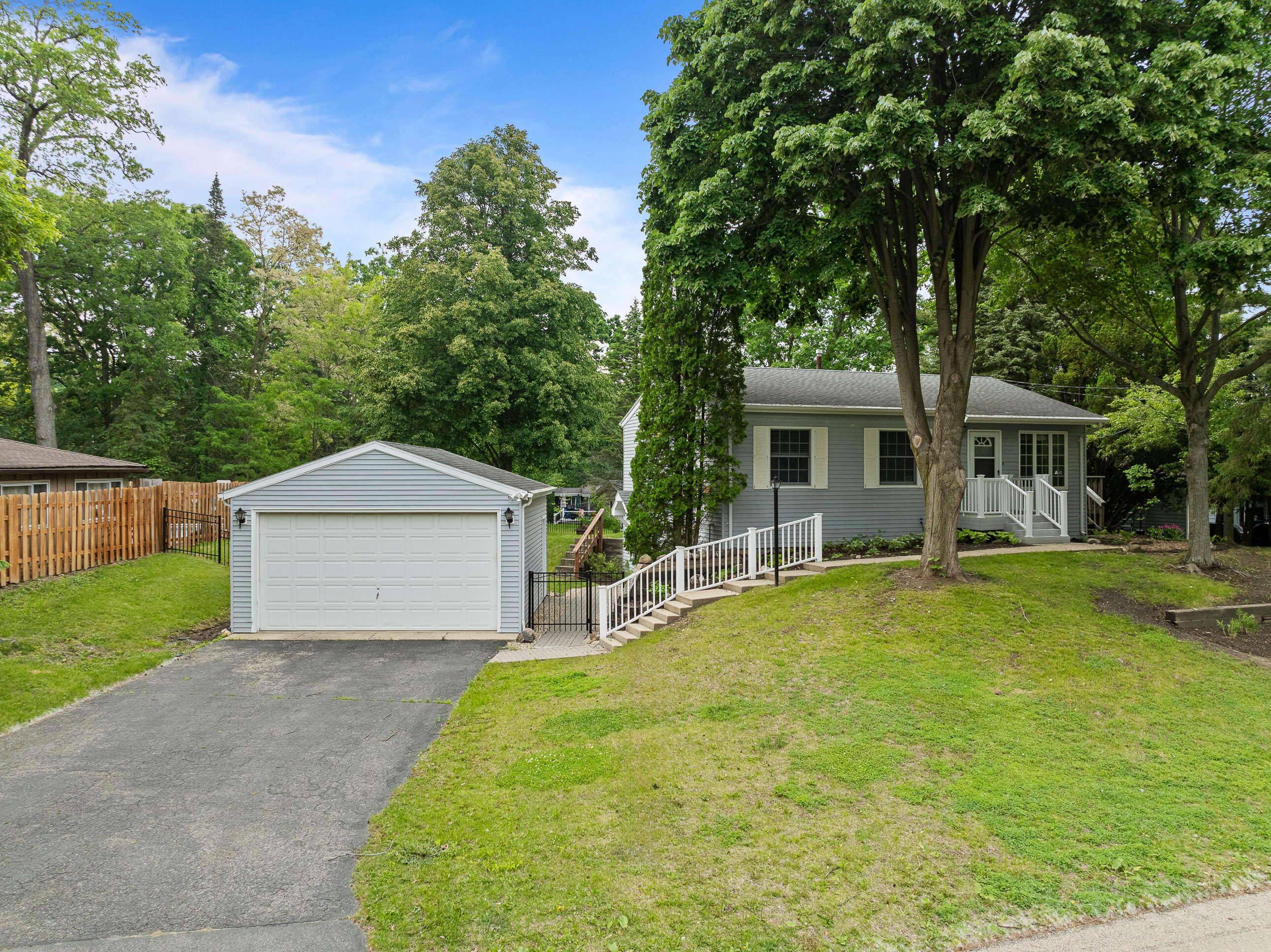 438 Sylvan Dr
