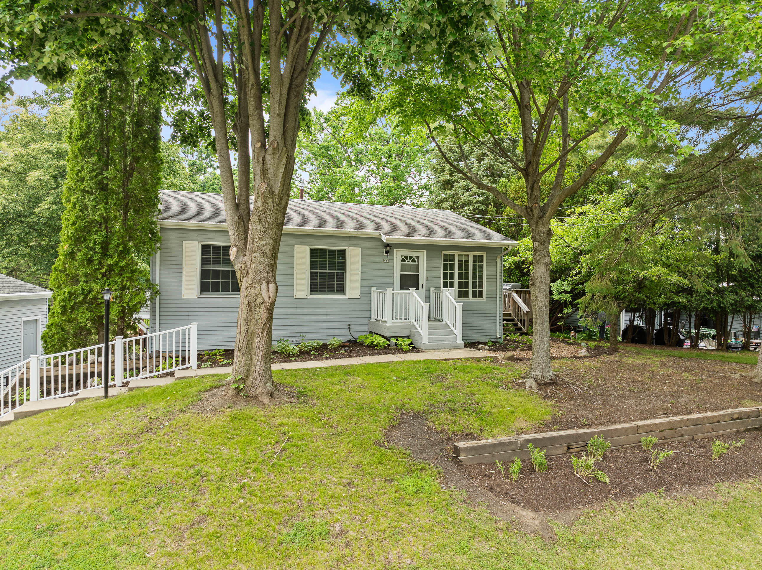 438 Sylvan Dr