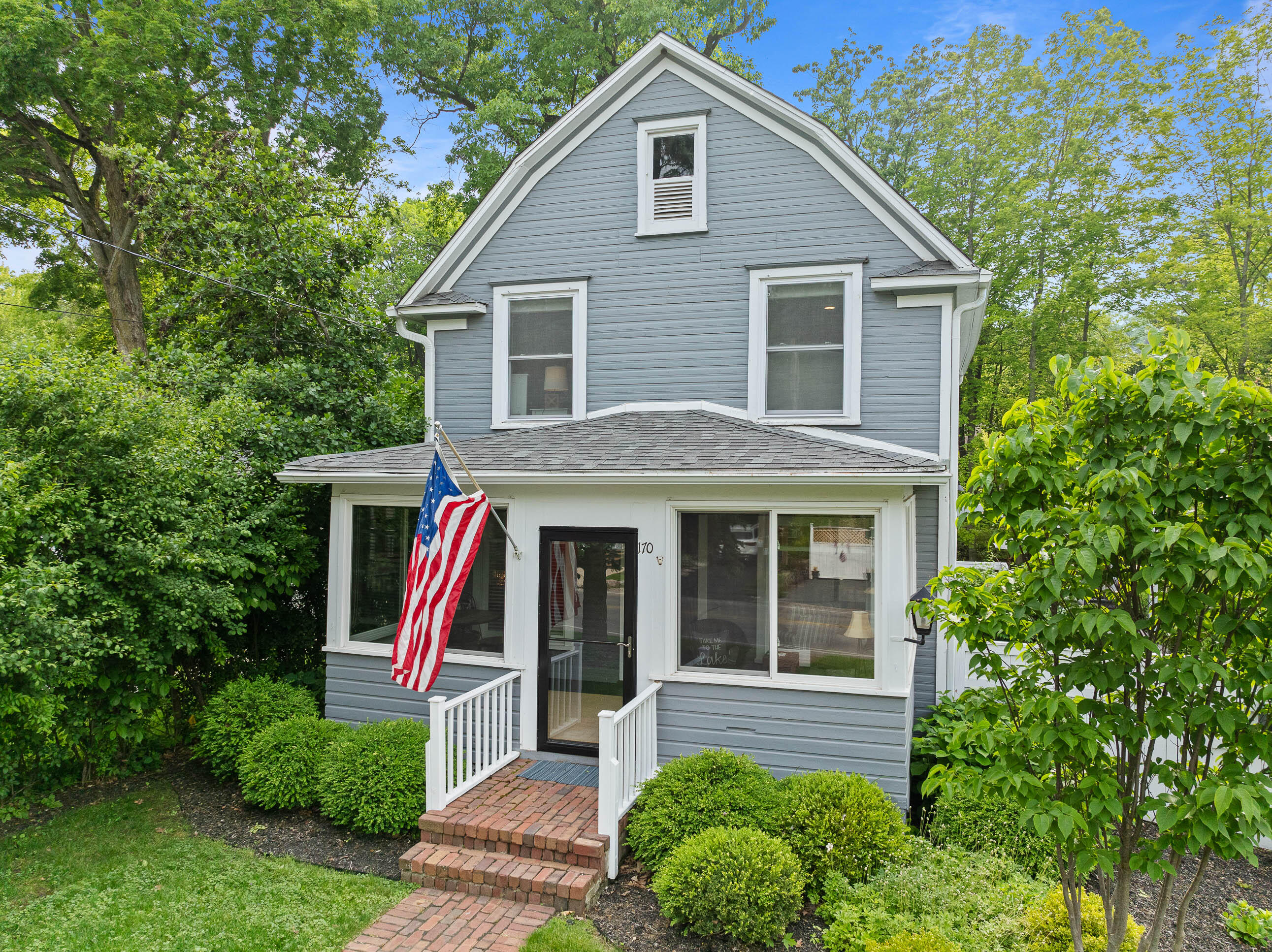 170 N Lakeshore Dr