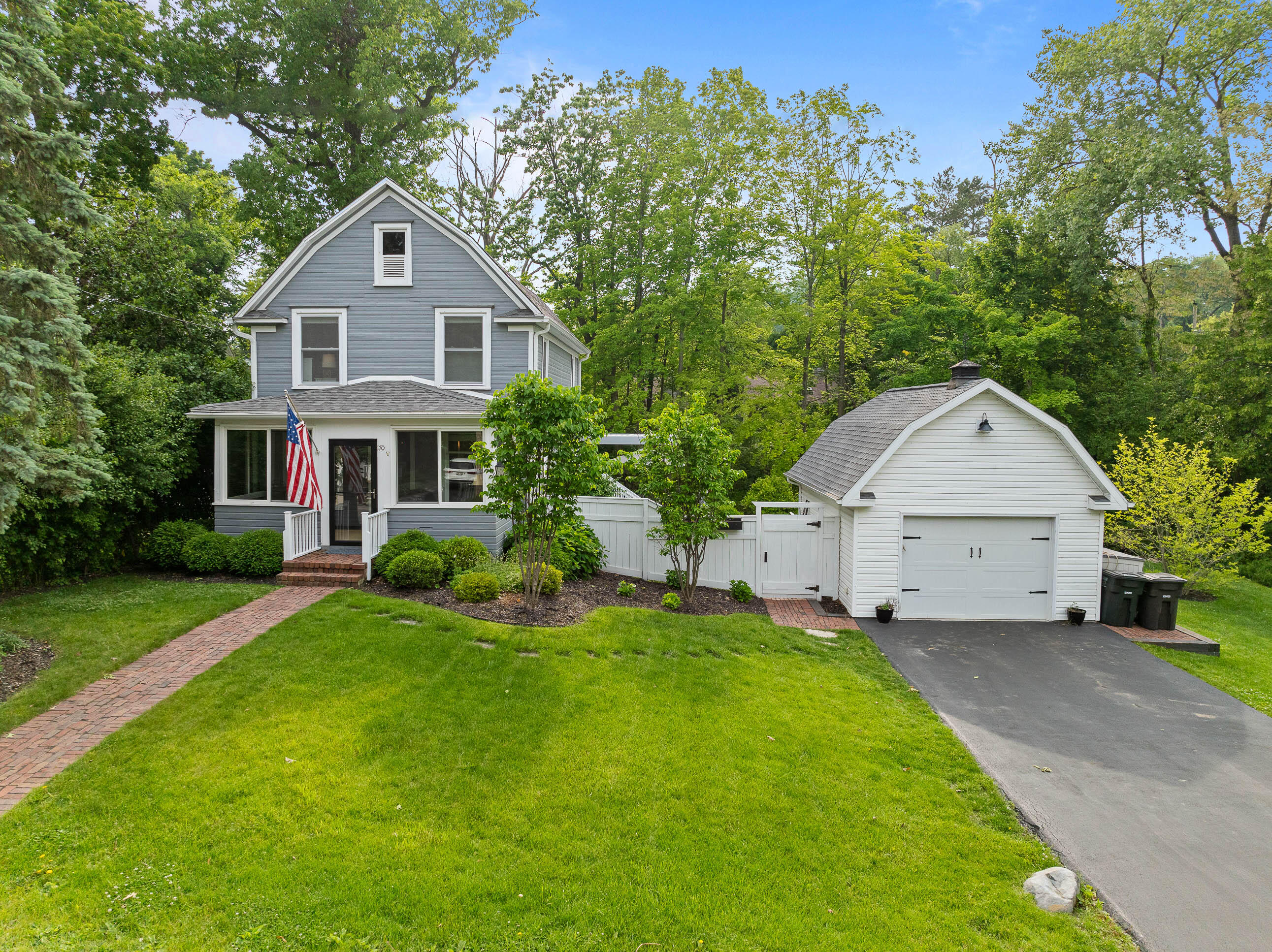 170 N Lakeshore Dr