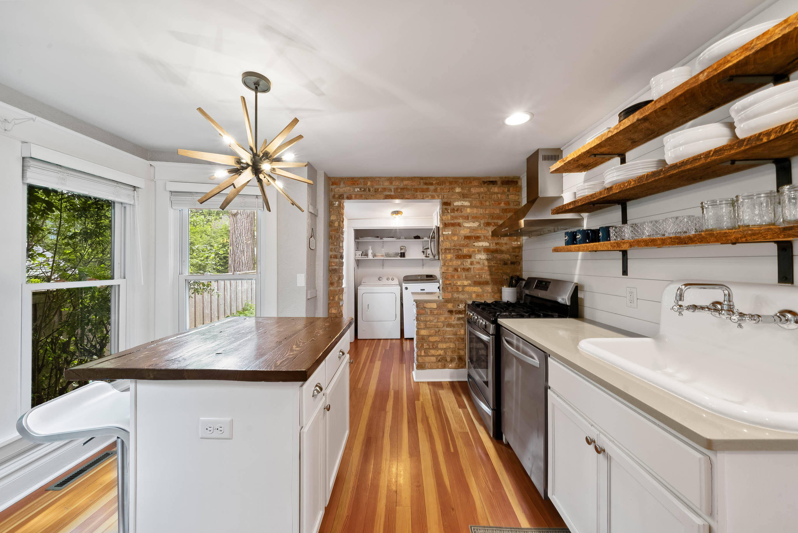 170 N Lakeshore Dr