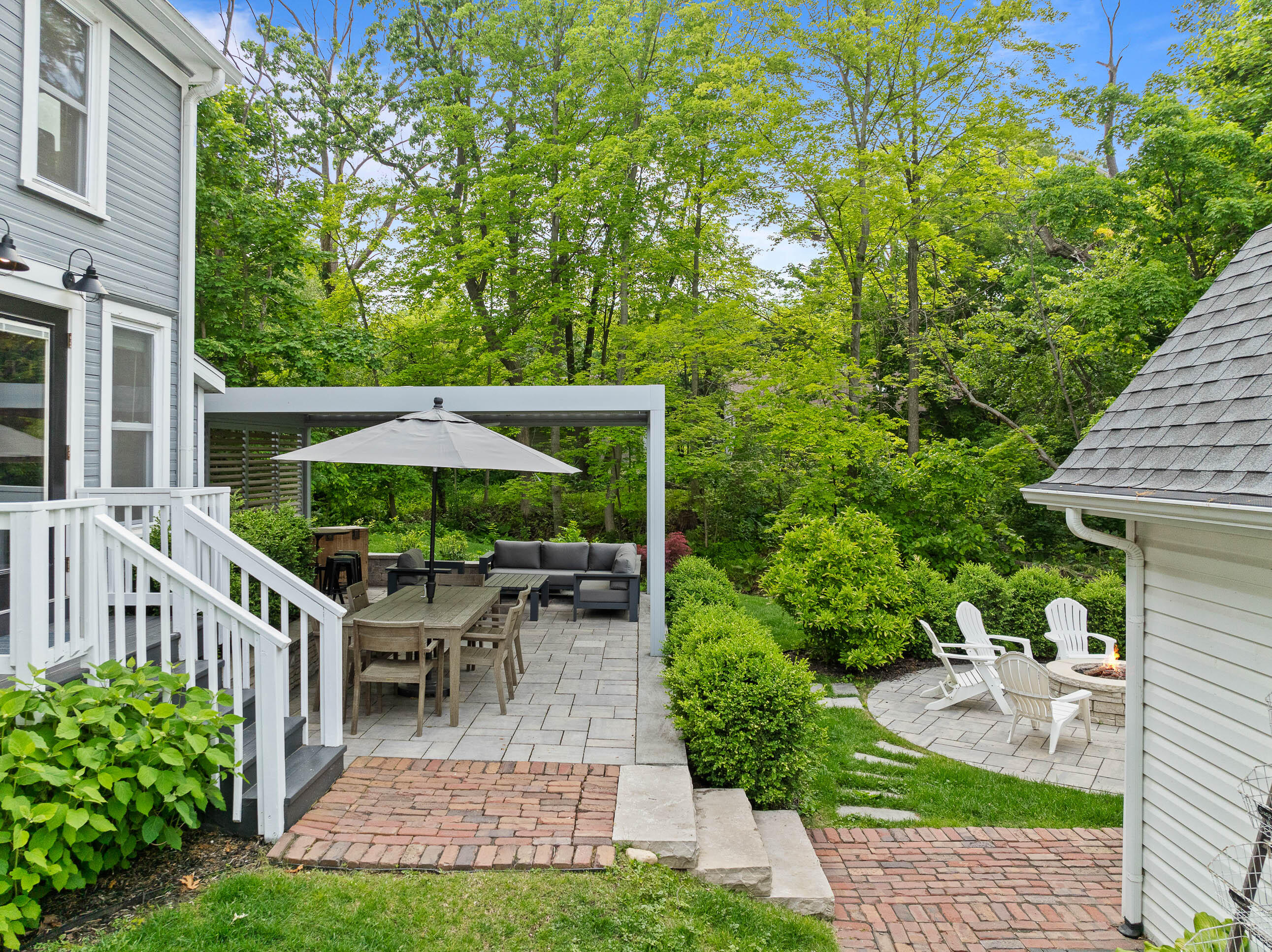 170 N Lakeshore Dr