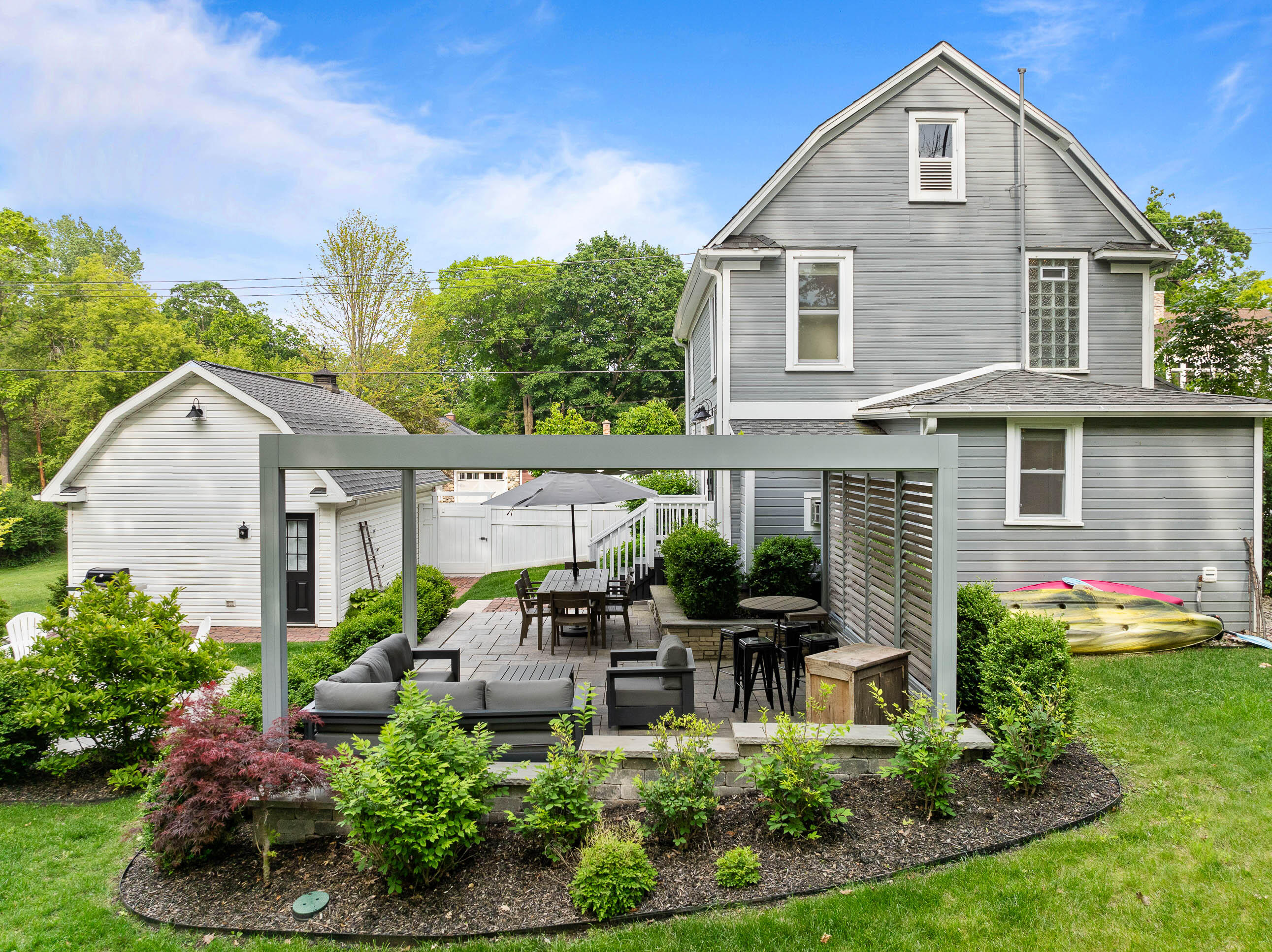 170 N Lakeshore Dr