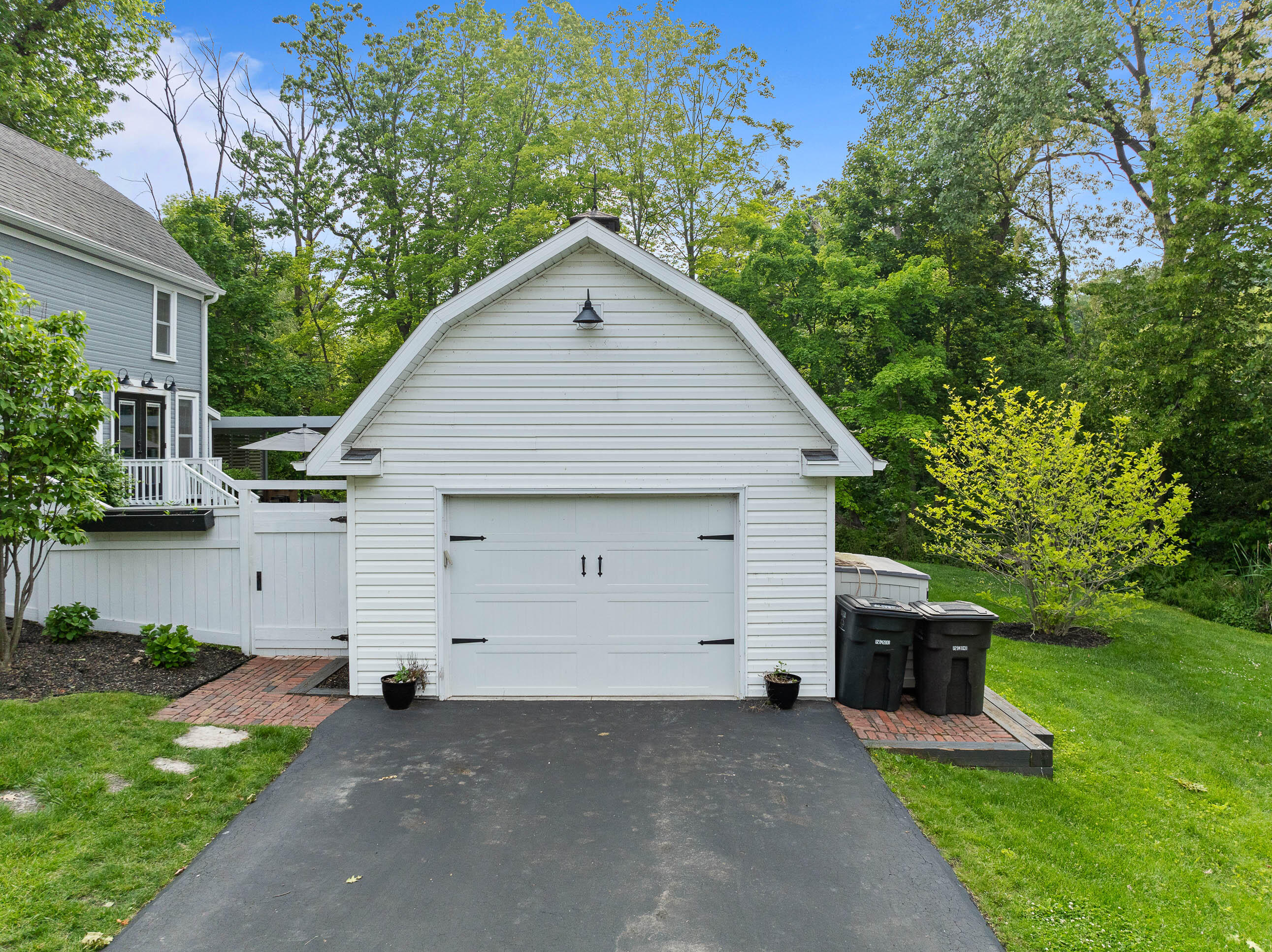 170 N Lakeshore Dr
