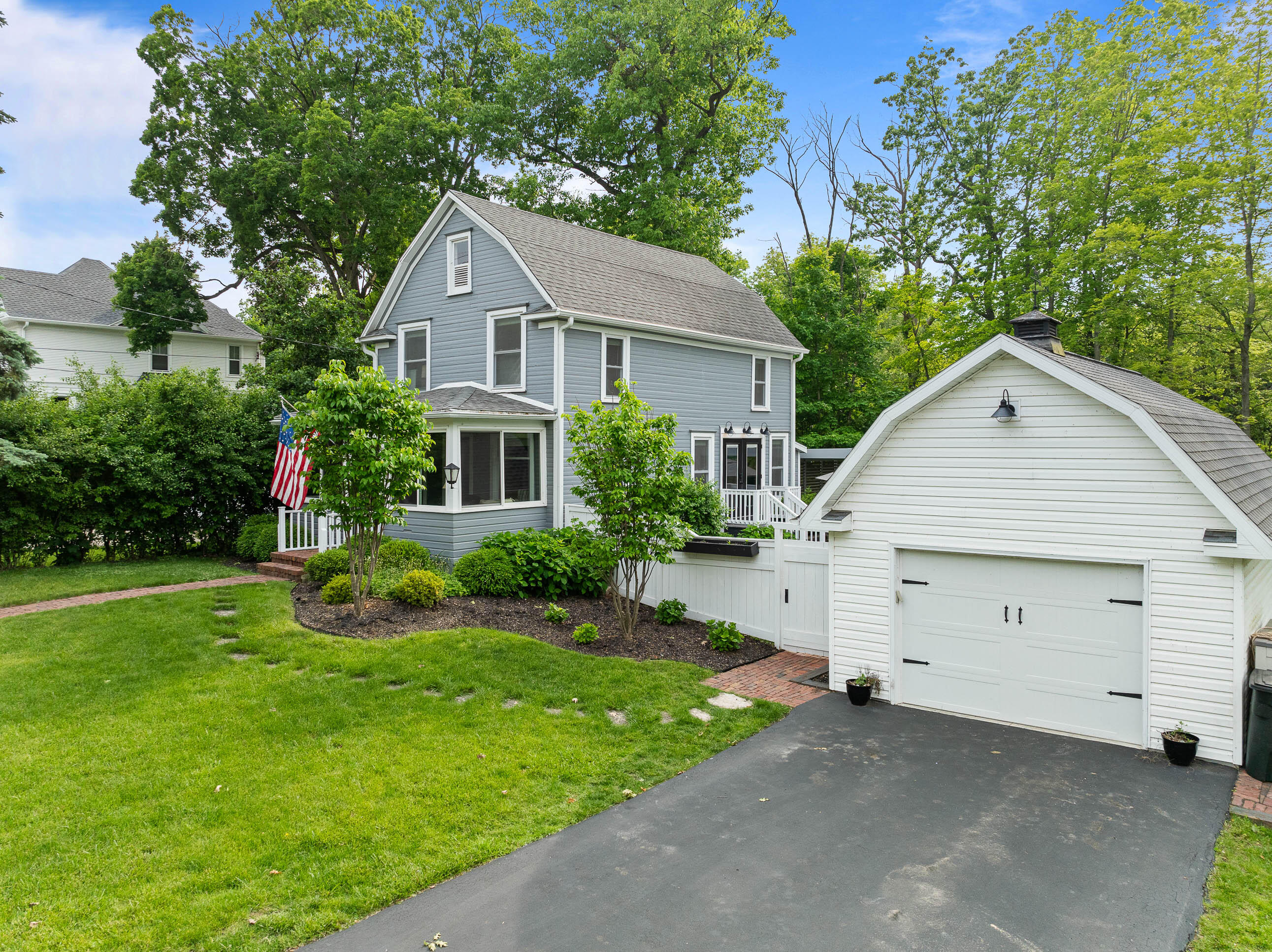170 N Lakeshore Dr