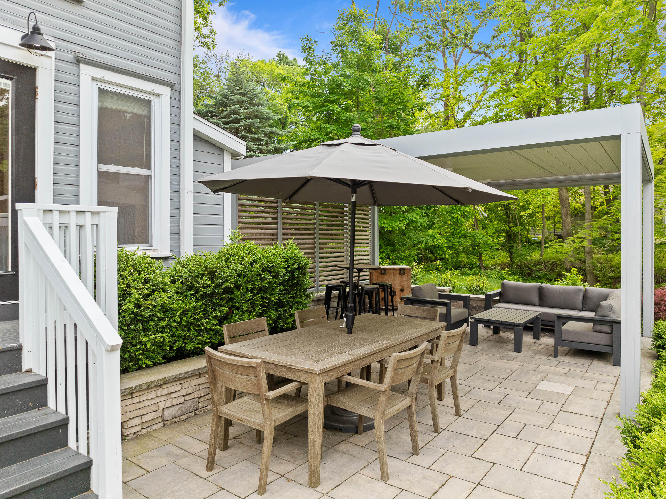 170 N Lakeshore Dr