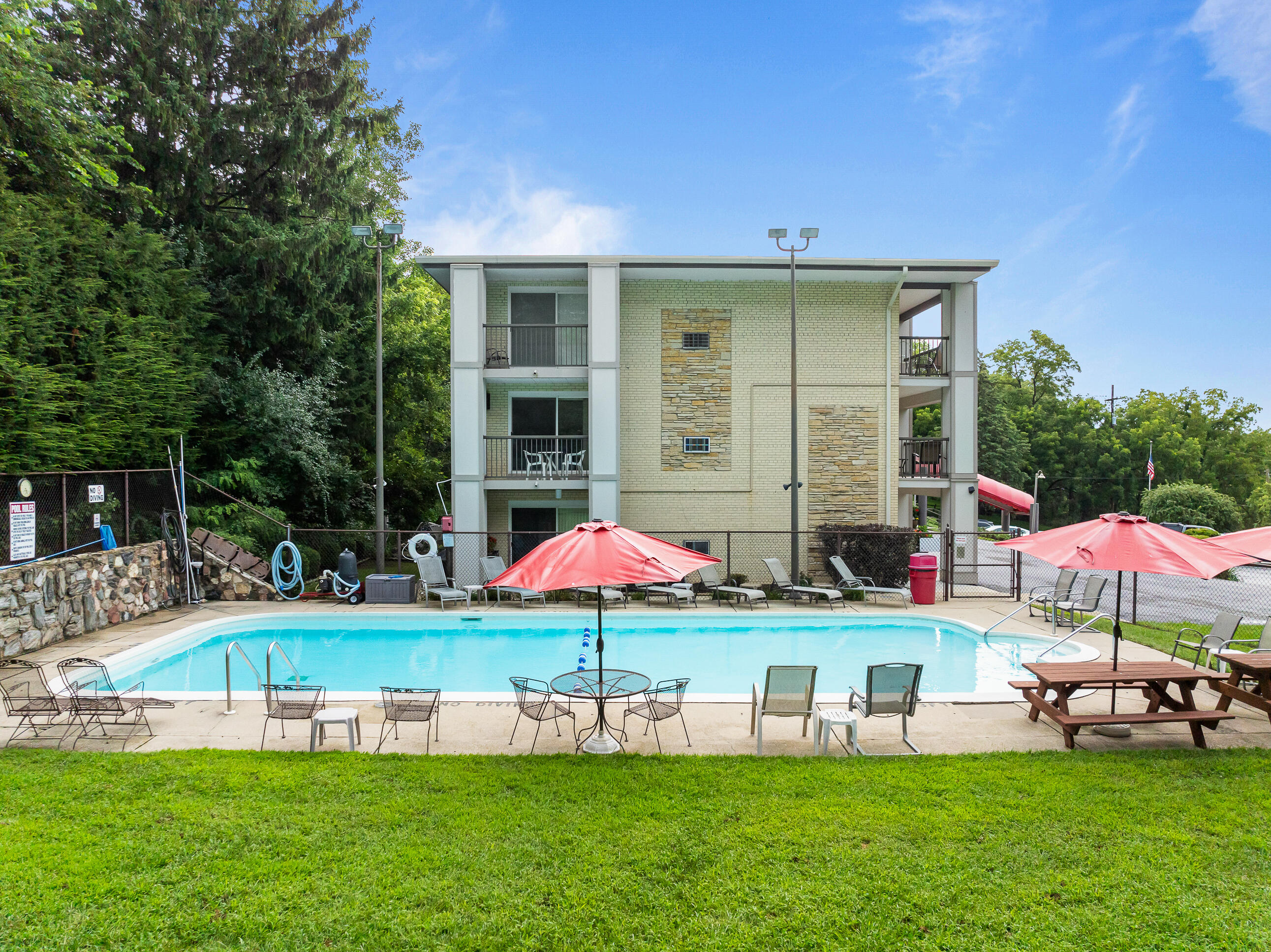 227 Dewey Ave Unit: 205