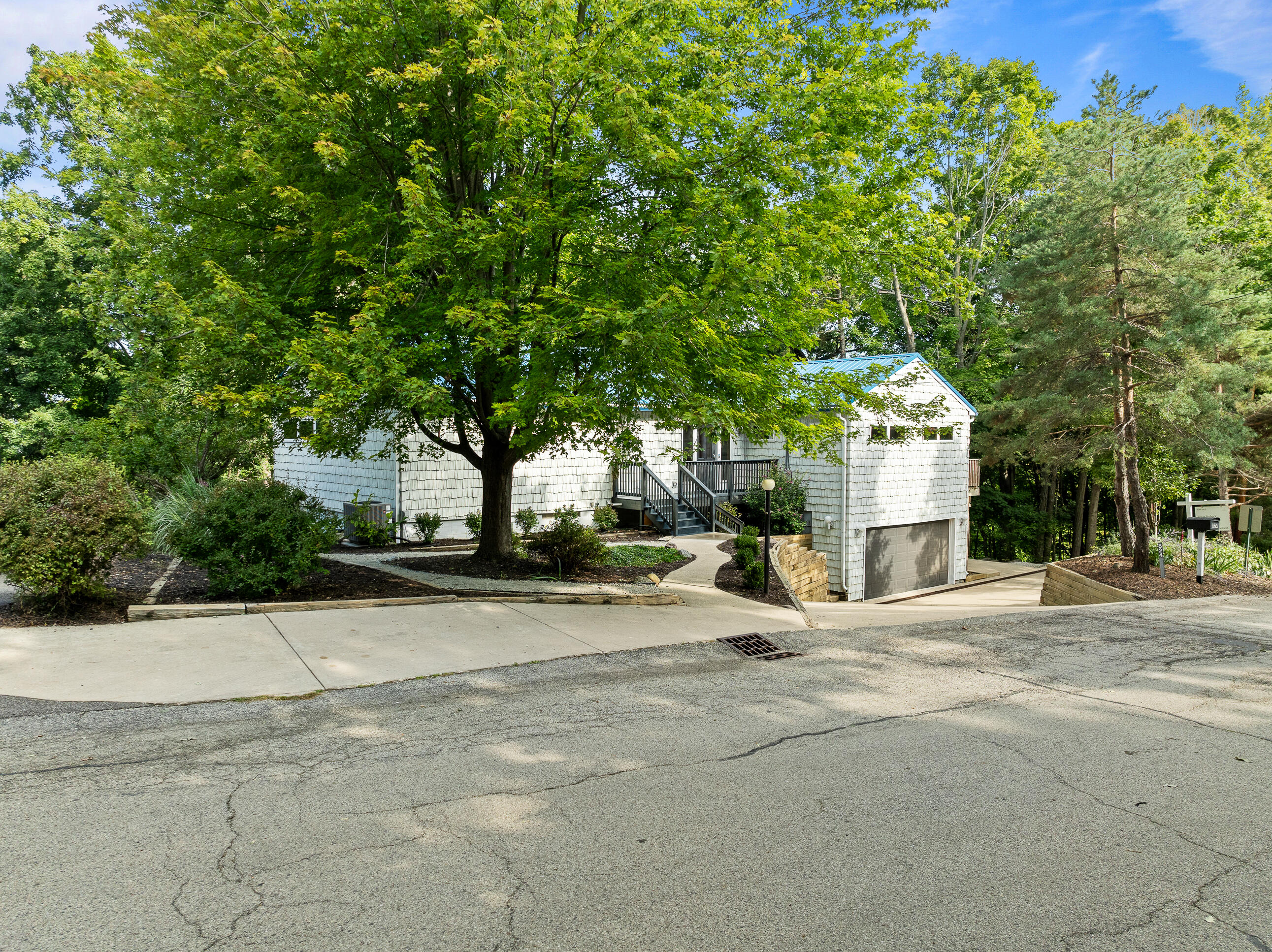 824 Tarrant Dr