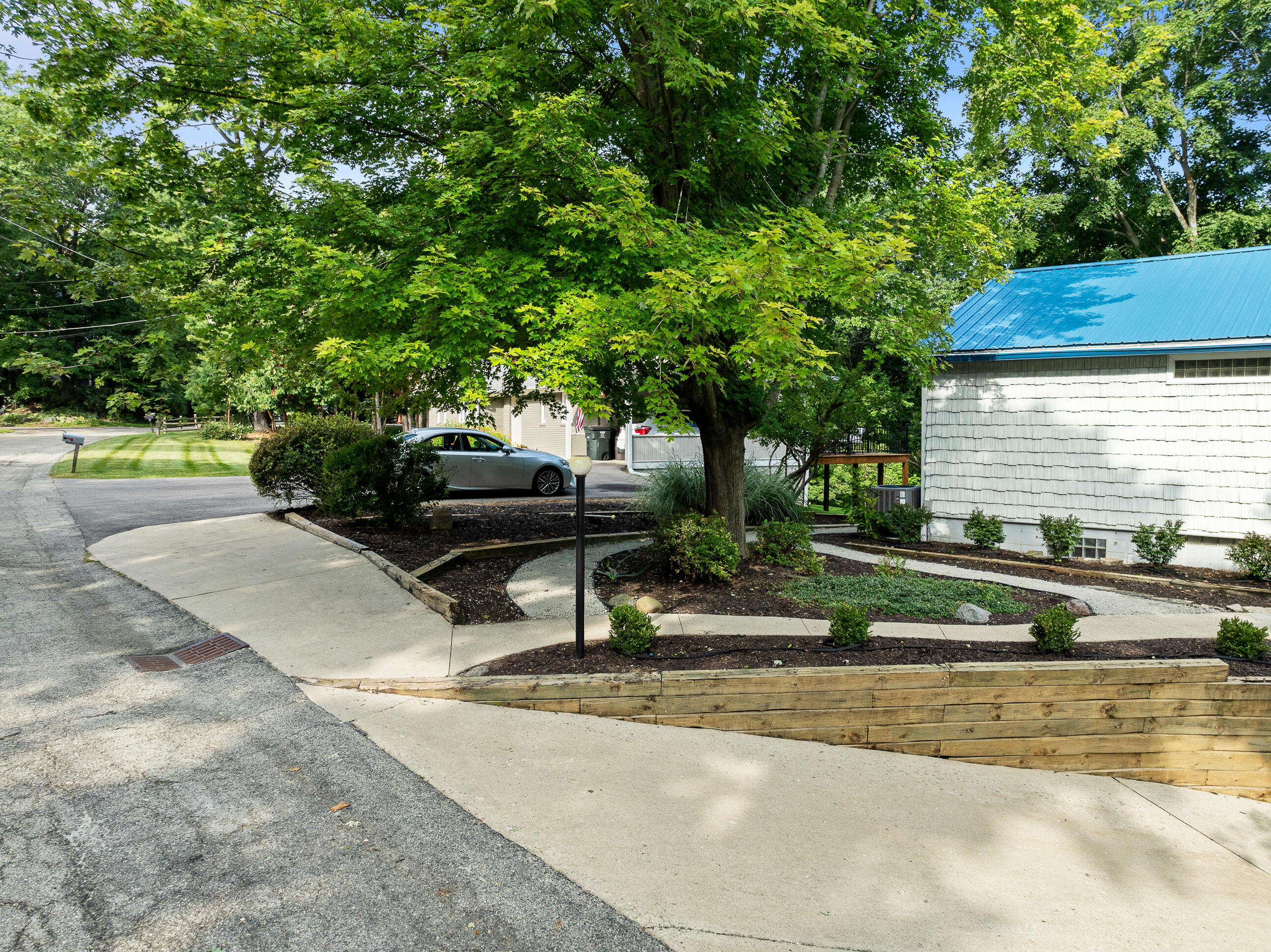 824 Tarrant Dr