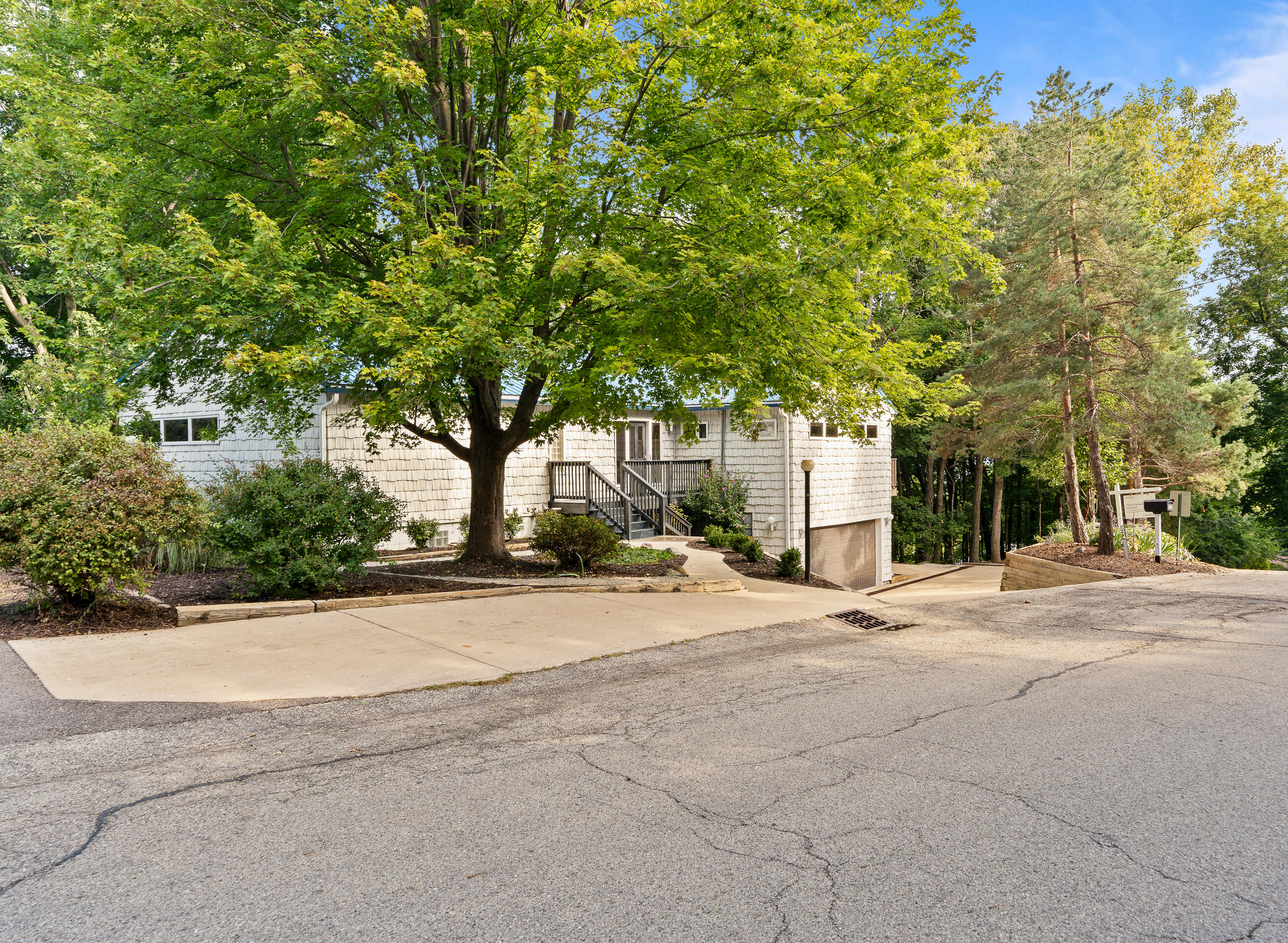 824 Tarrant Dr