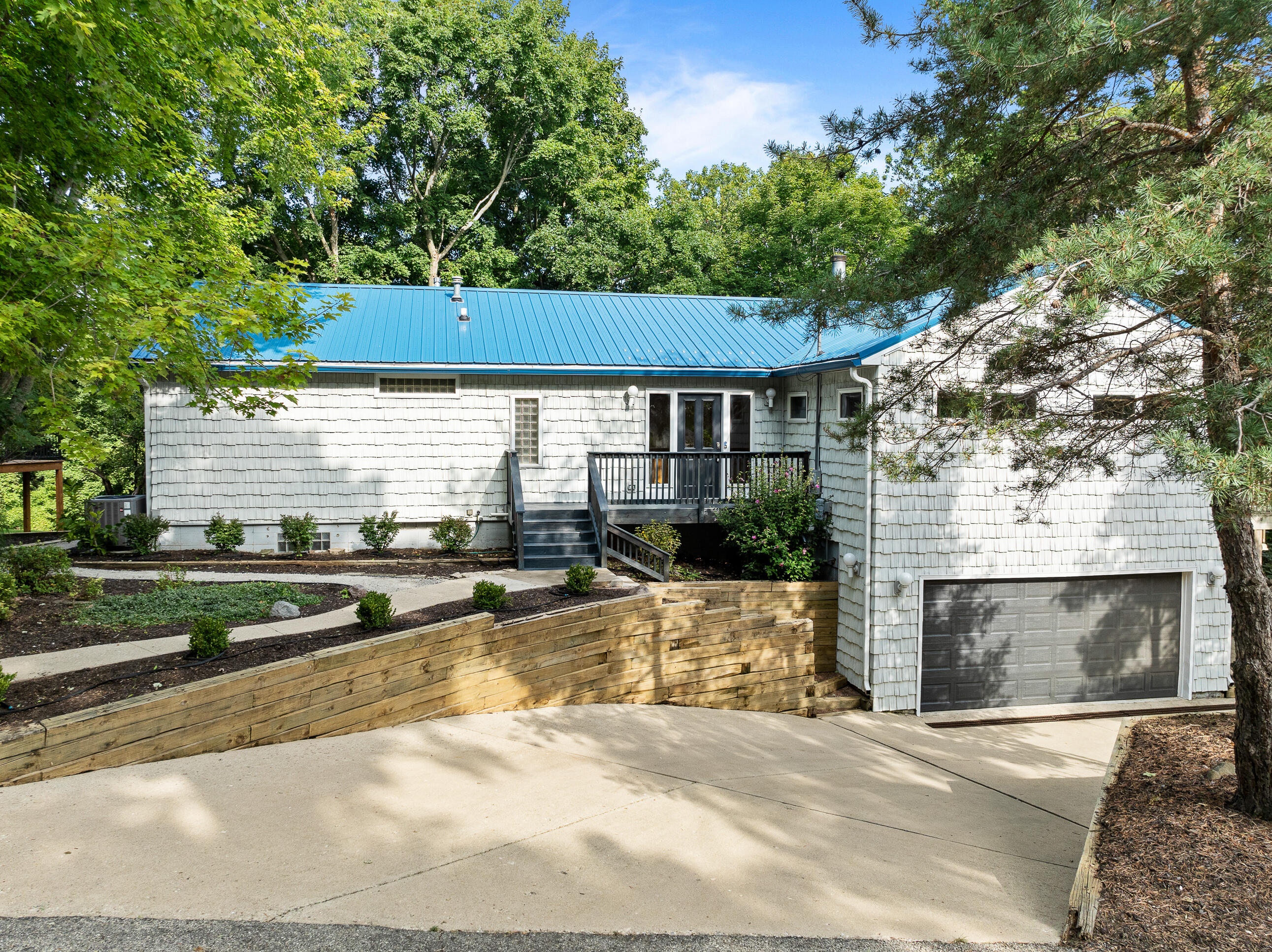 824 Tarrant Dr