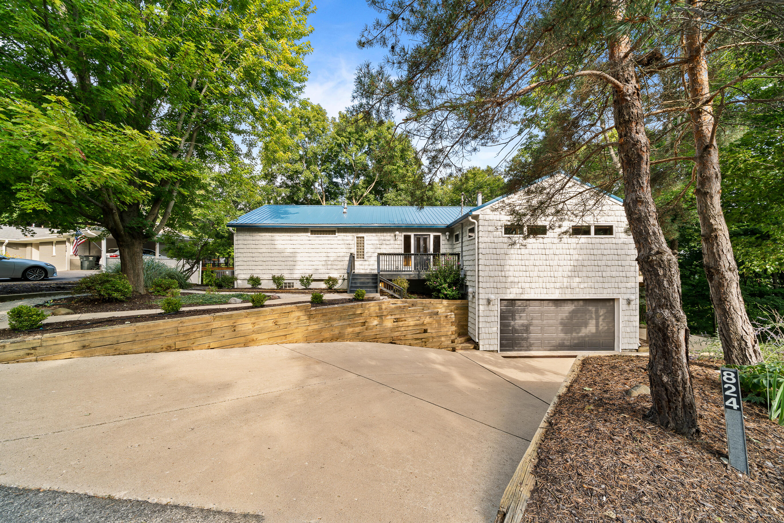 824 Tarrant Dr