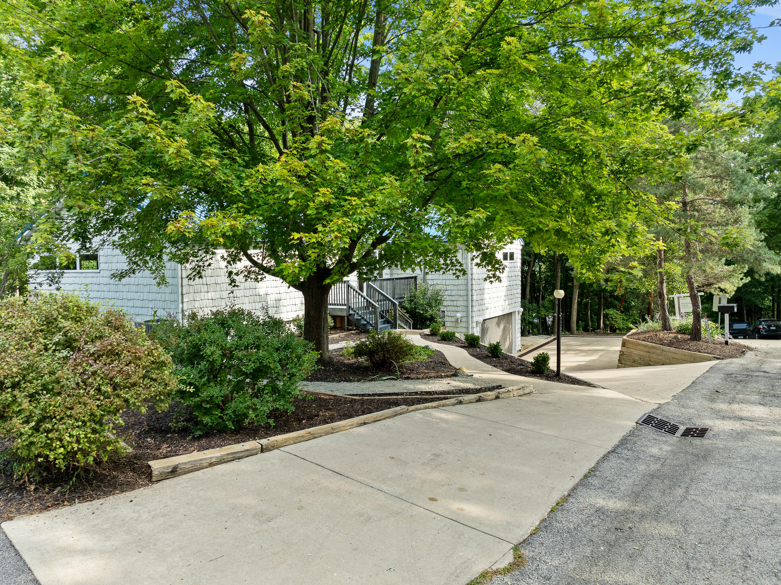 824 Tarrant Dr
