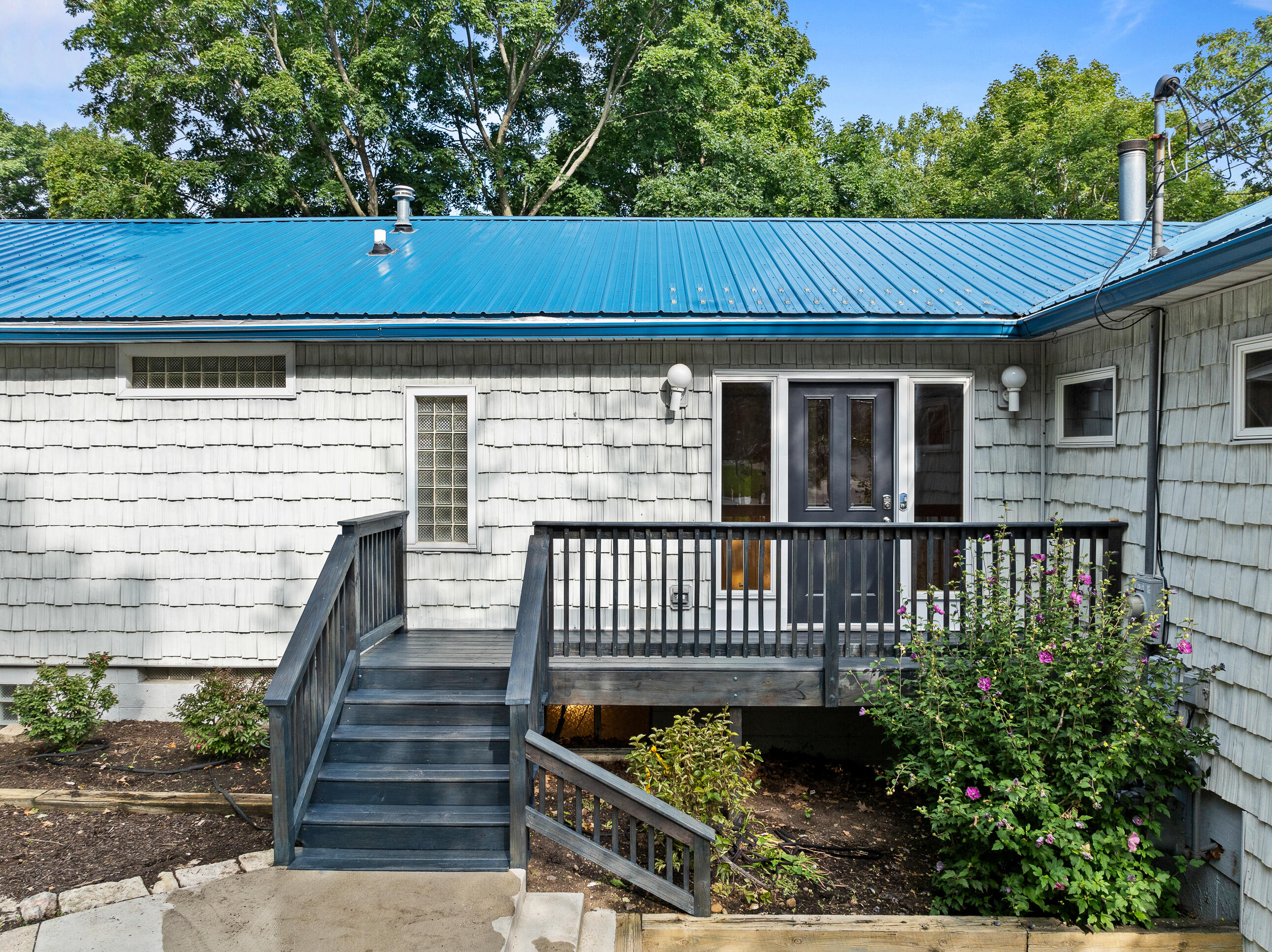 824 Tarrant Dr
