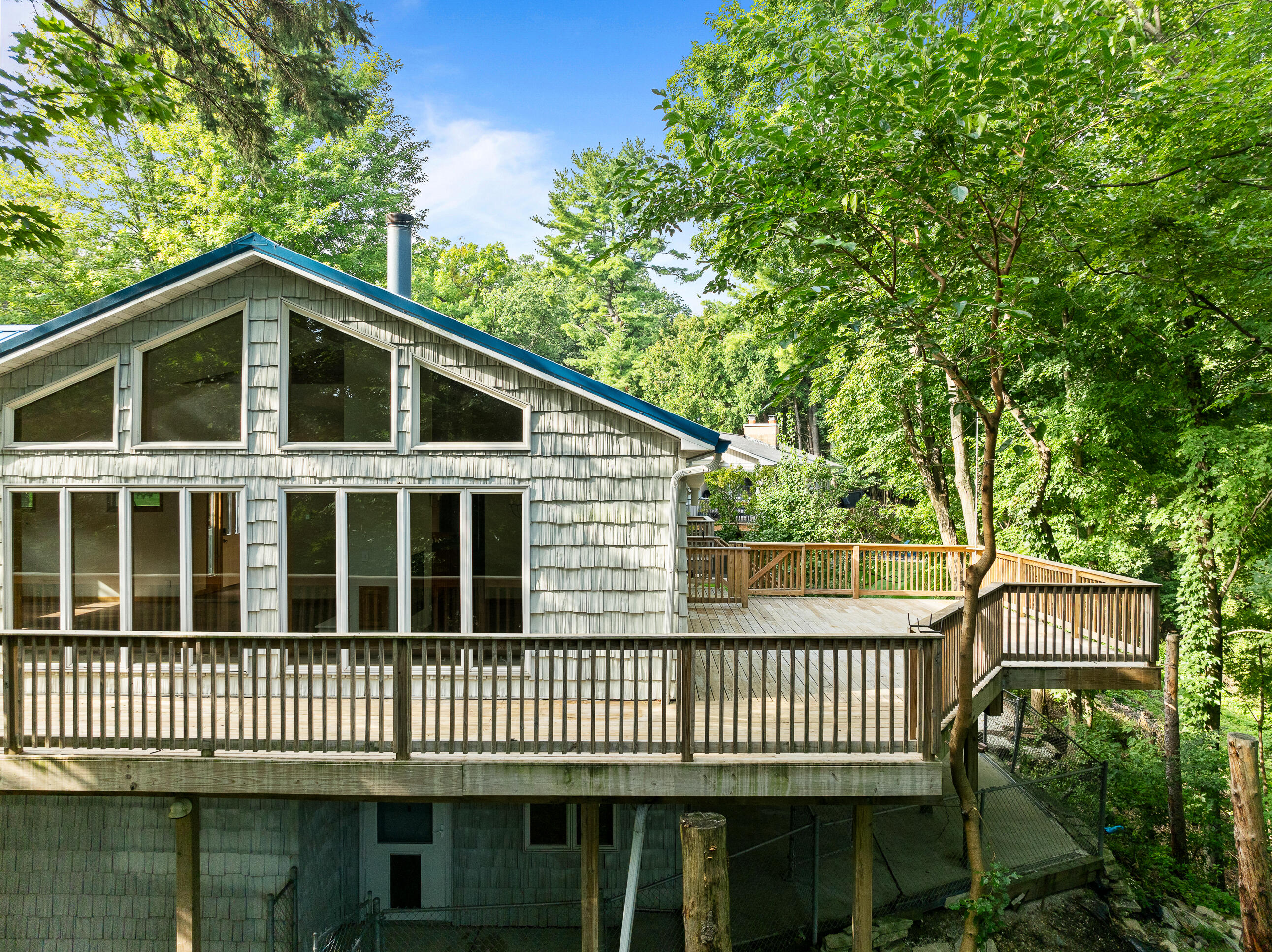 824 Tarrant Dr