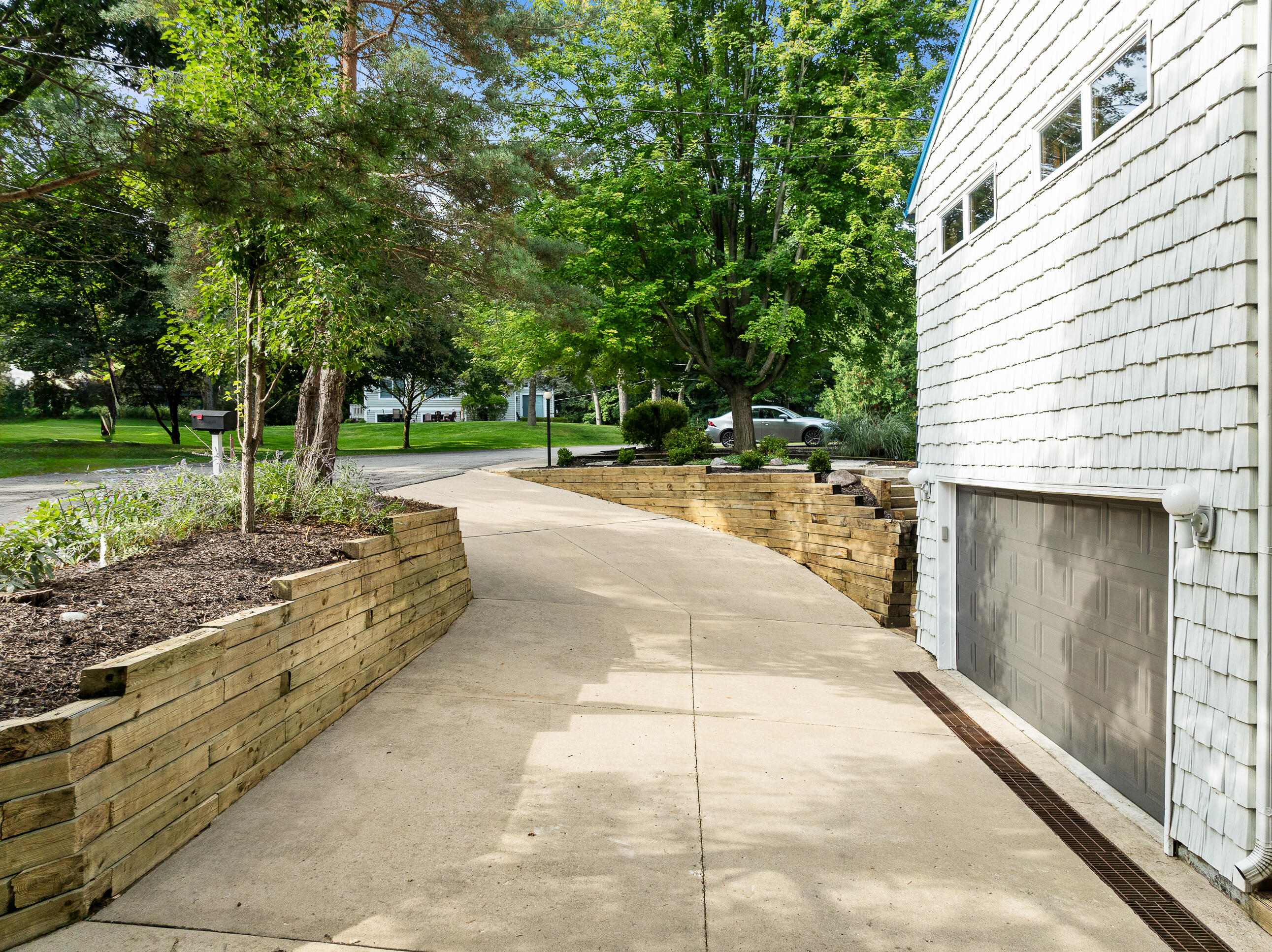 824 Tarrant Dr