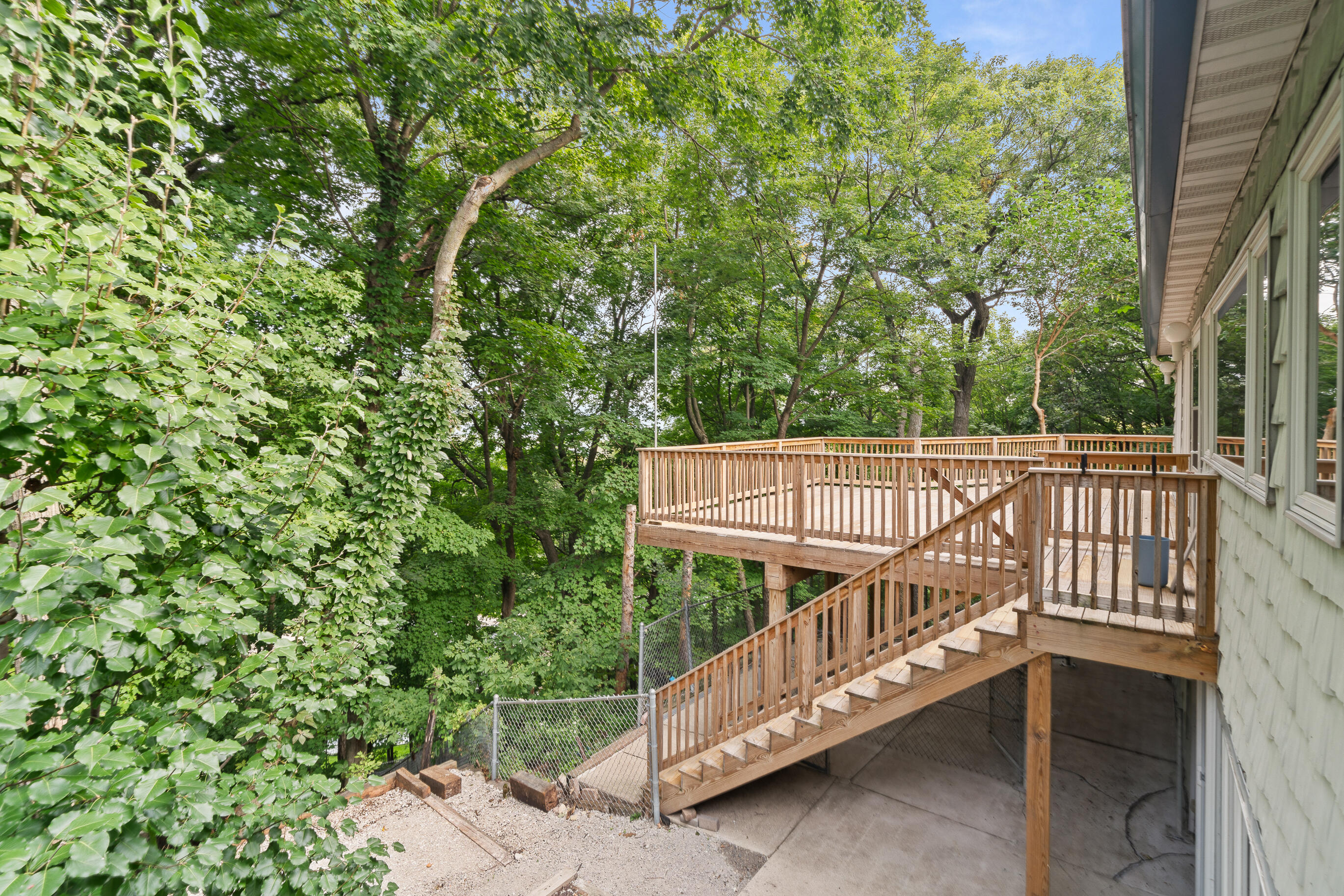 824 Tarrant Dr