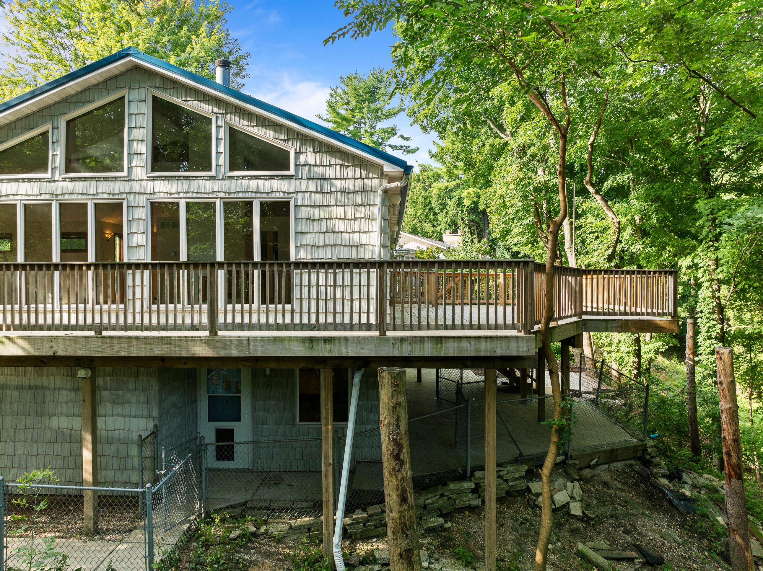 824 Tarrant Dr