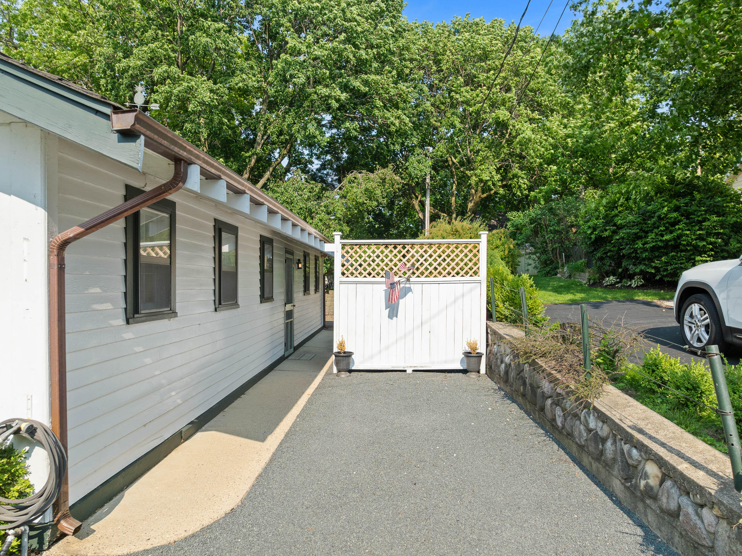 163 N Lakeshore Dr