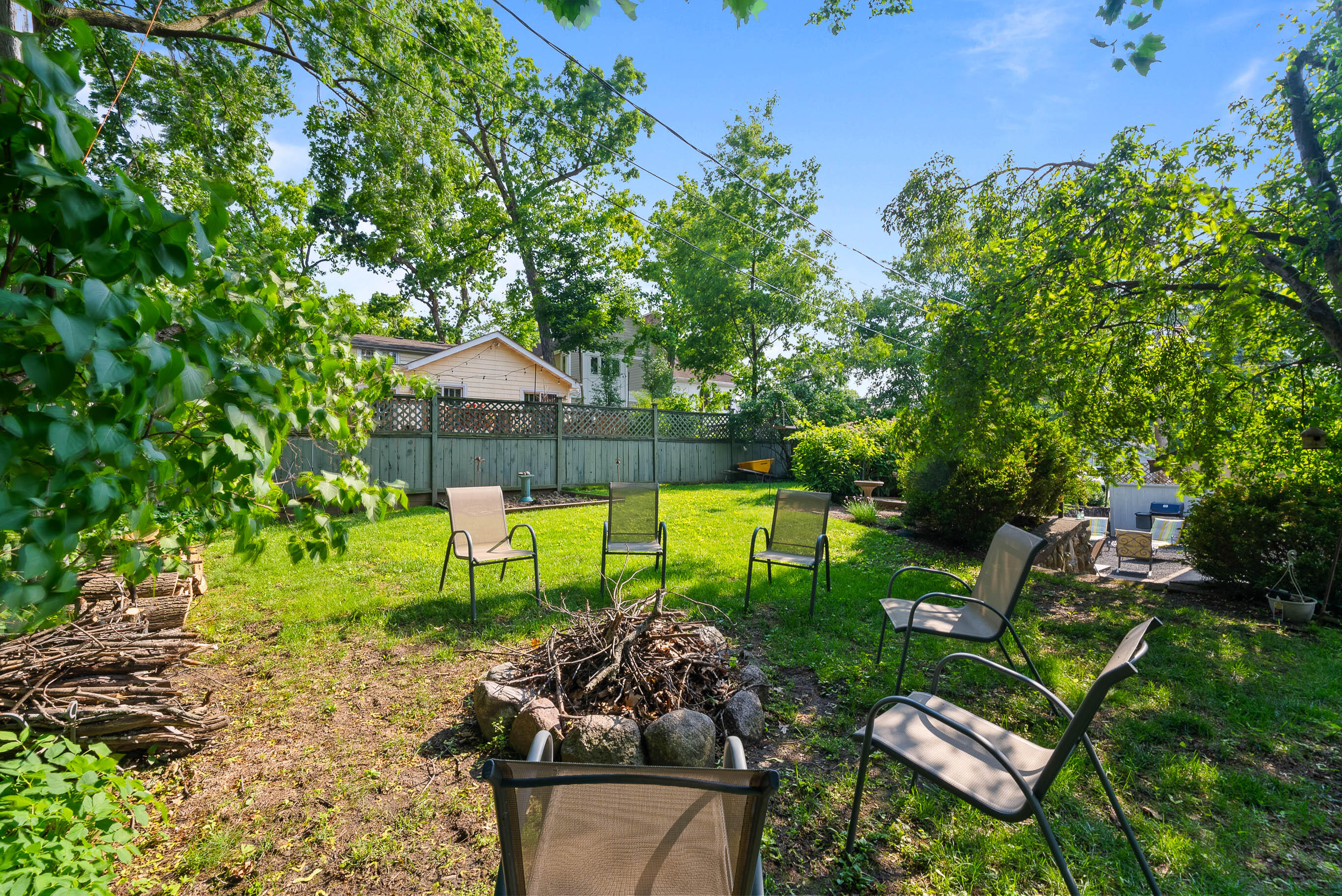 163 N Lakeshore Dr