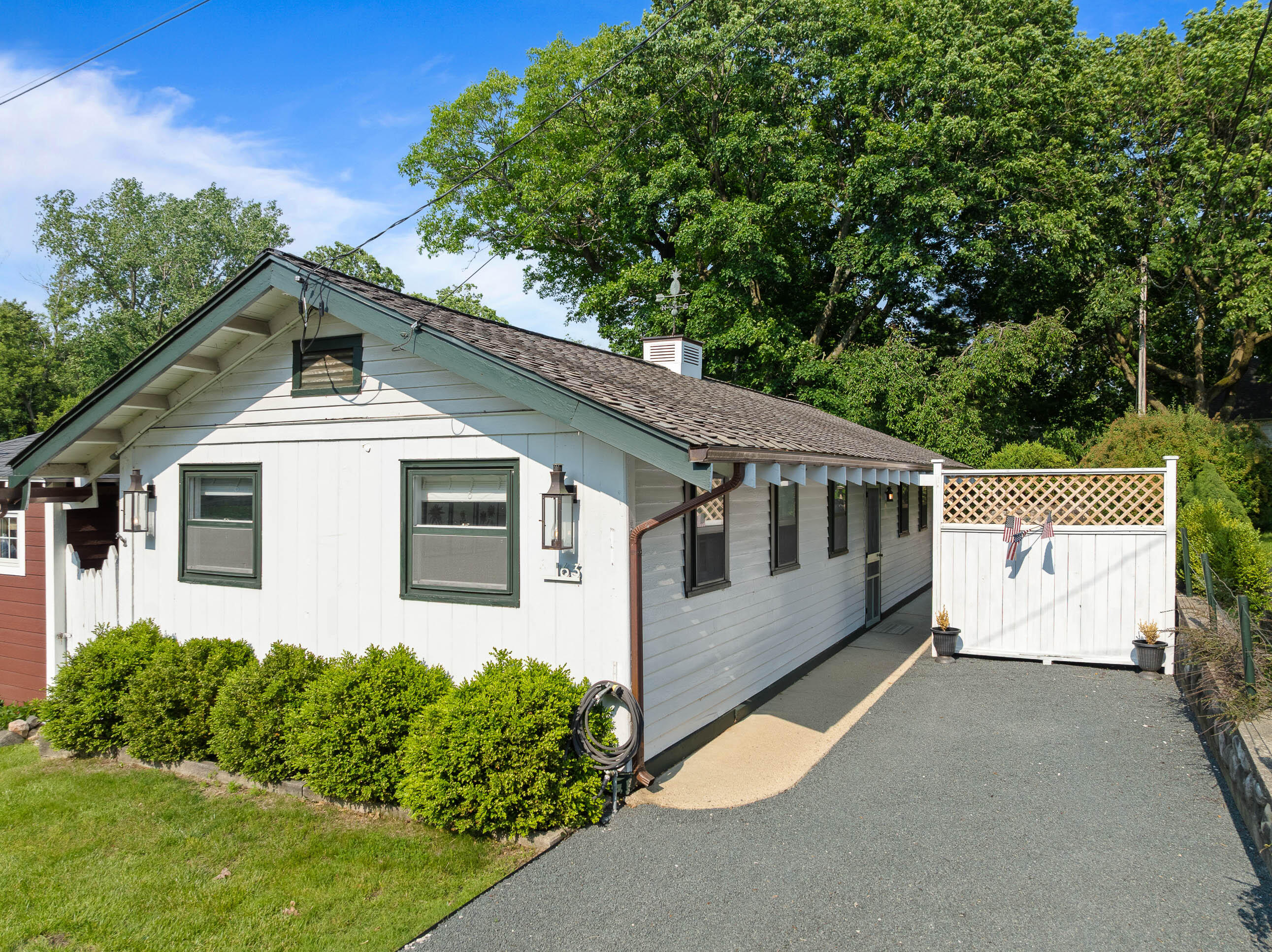 163 N Lakeshore Dr