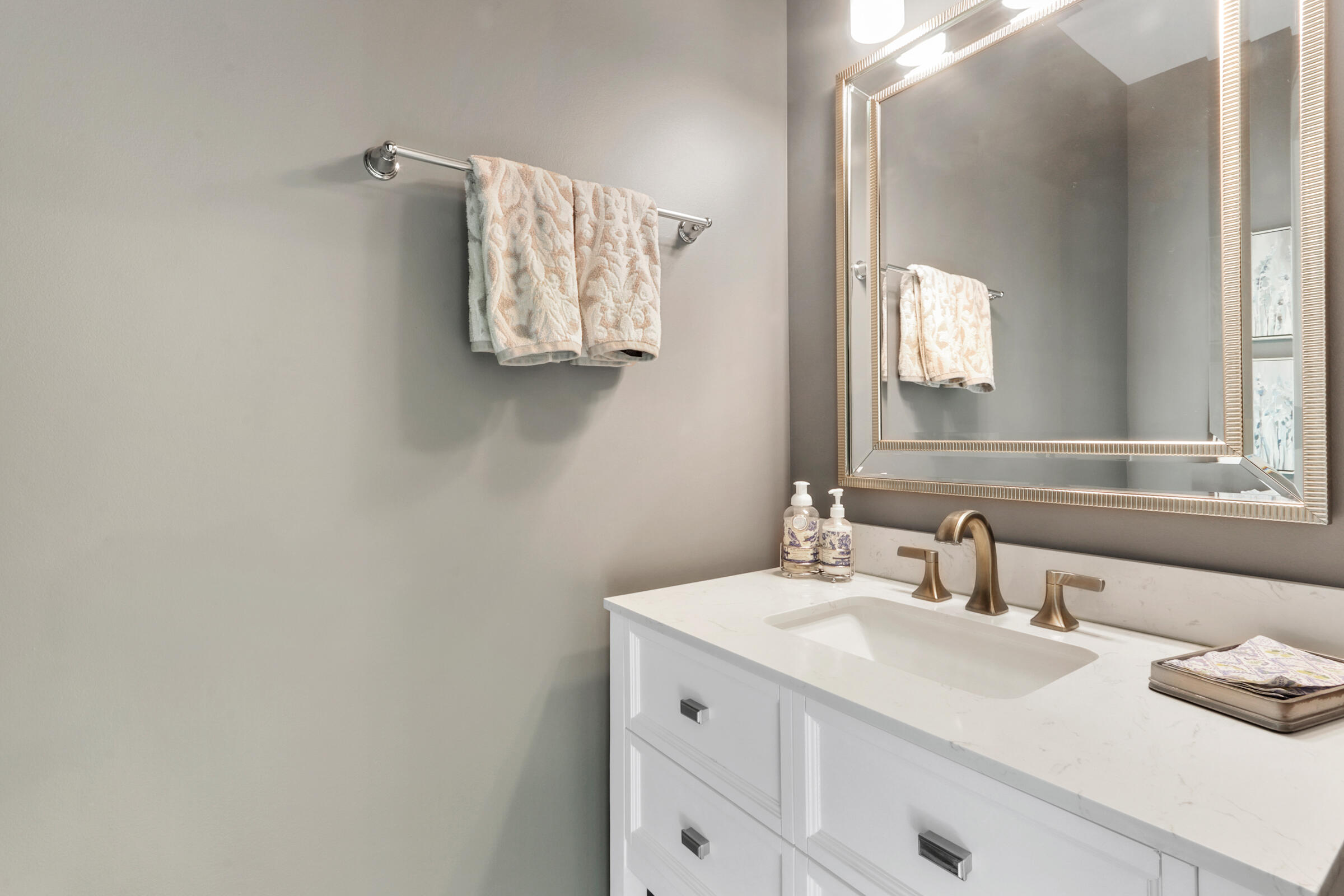 173 2nd Ave Unit: 12