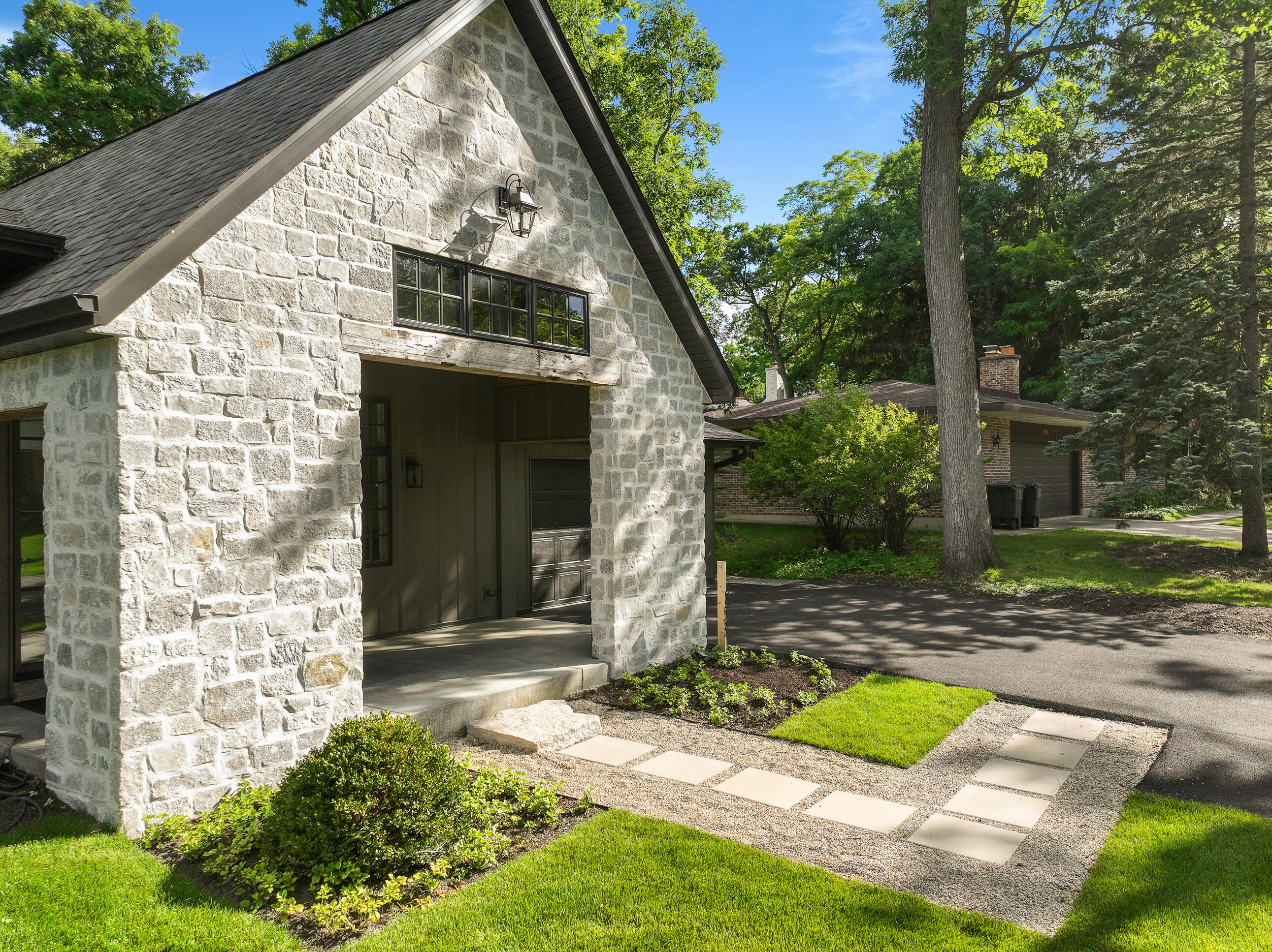 853 Sauganash Dr